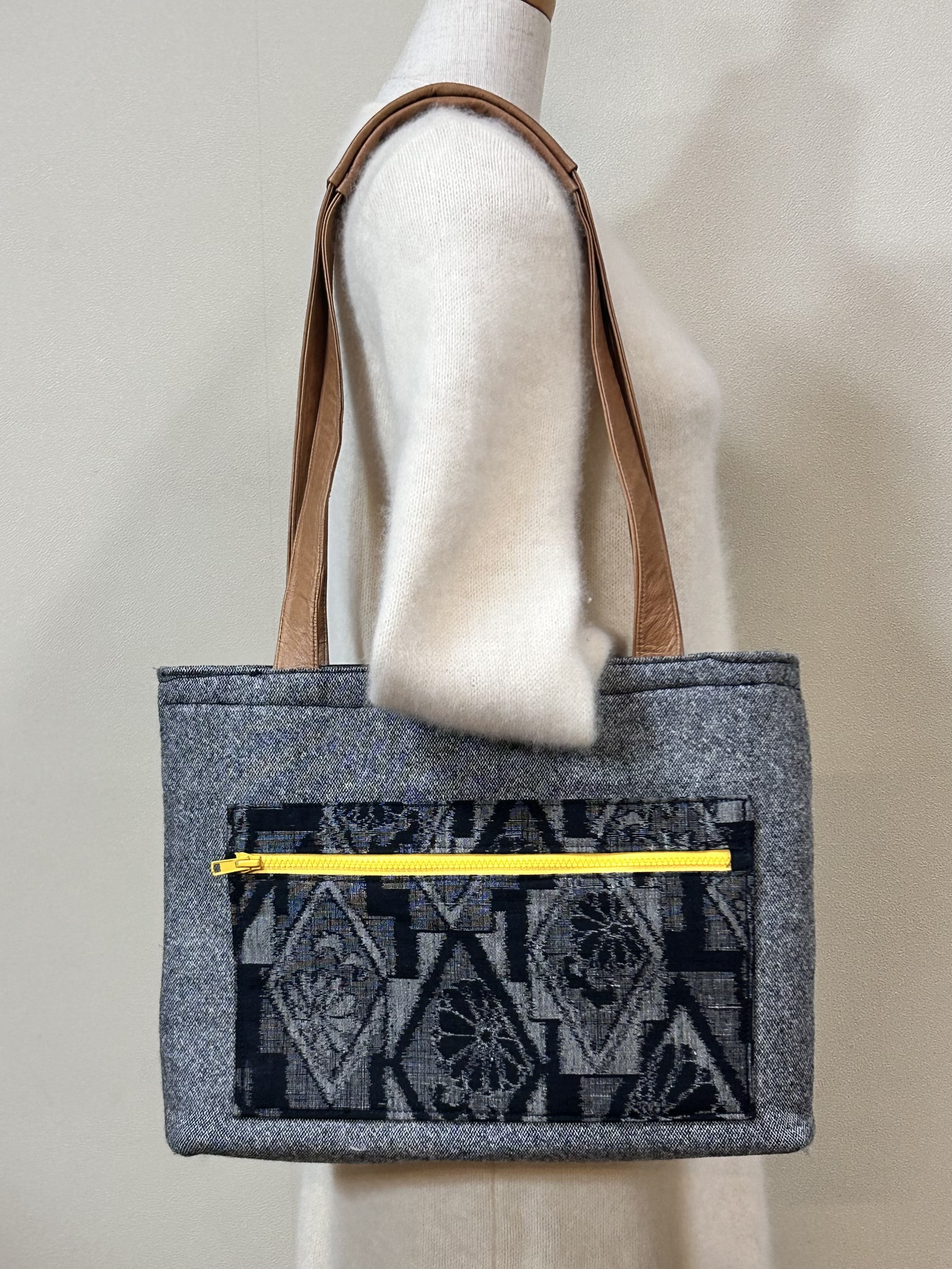 【絣（かすり）に黄】