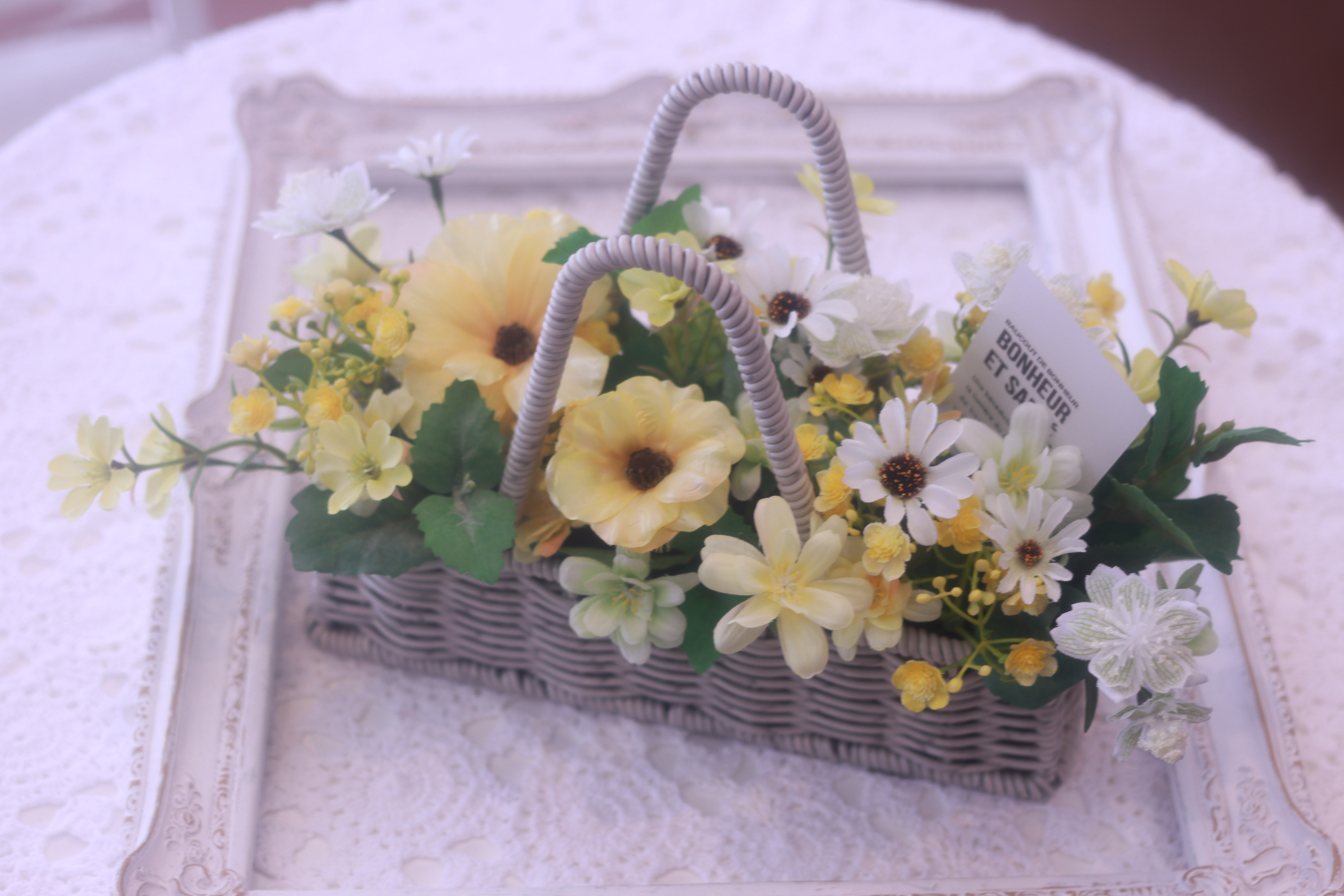 イエローバスケットアレンジ（造花）玄関・リビングの春インテリアに