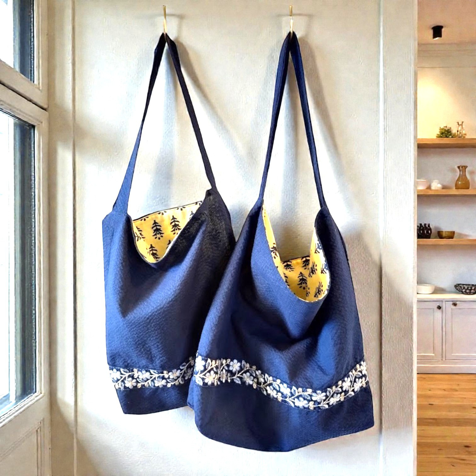 37｜MG FUSION｜ワンショルダーバッグ（M・Lサイズ）｜阿波しじら織【藍】×インド綿【白に紺柄】×刺繍リボン