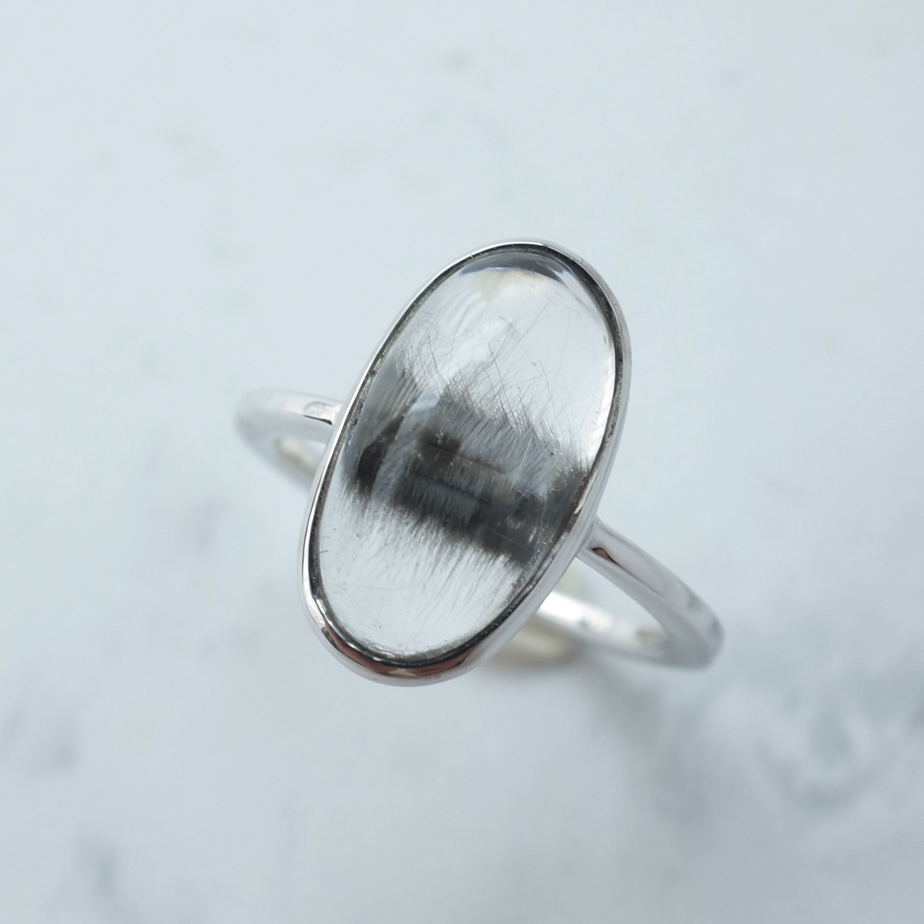 猫の毛並みのようなプラチナルチルクォーツのリング / K10WG