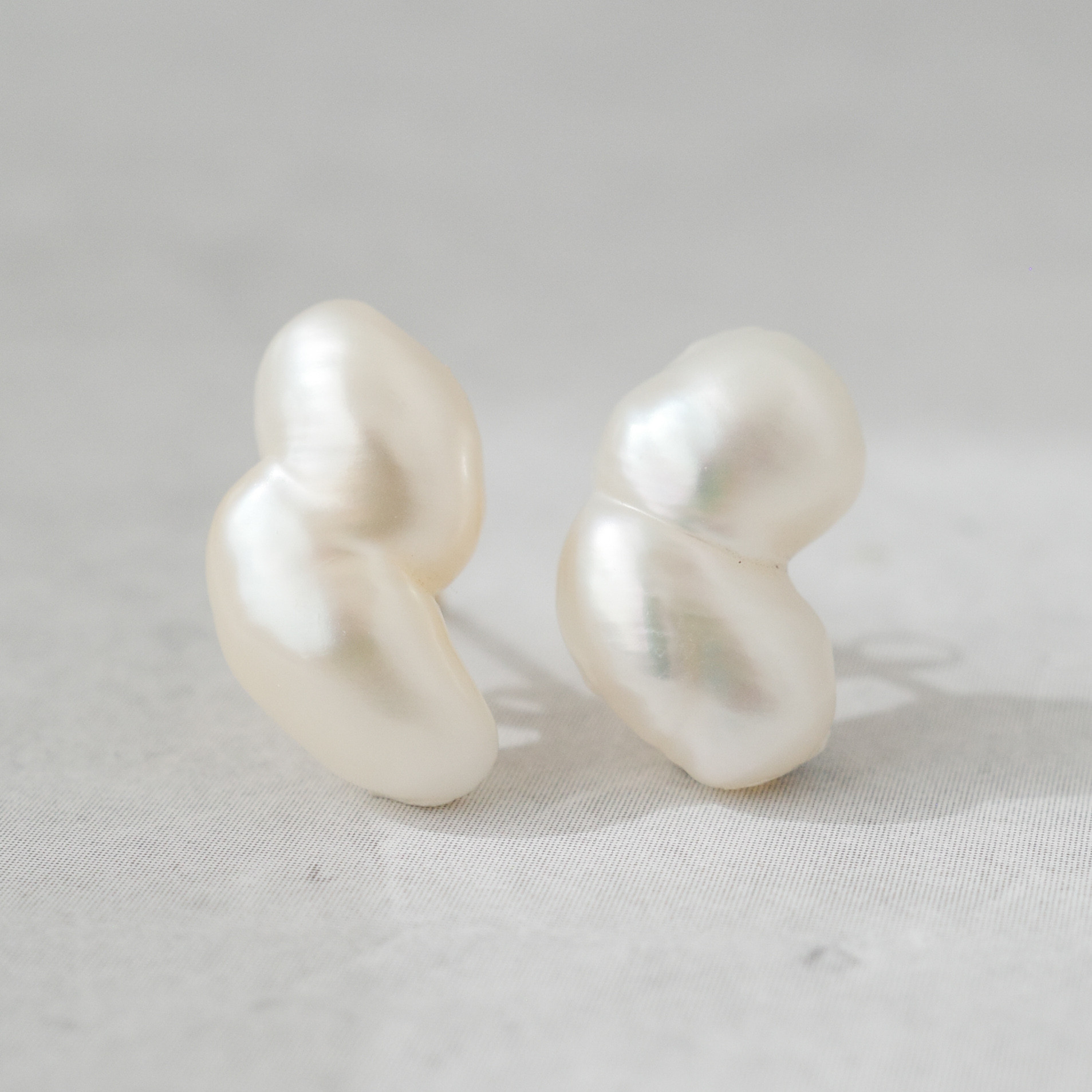 バロック淡水パールのスタッドピアス - 1 / K18YG