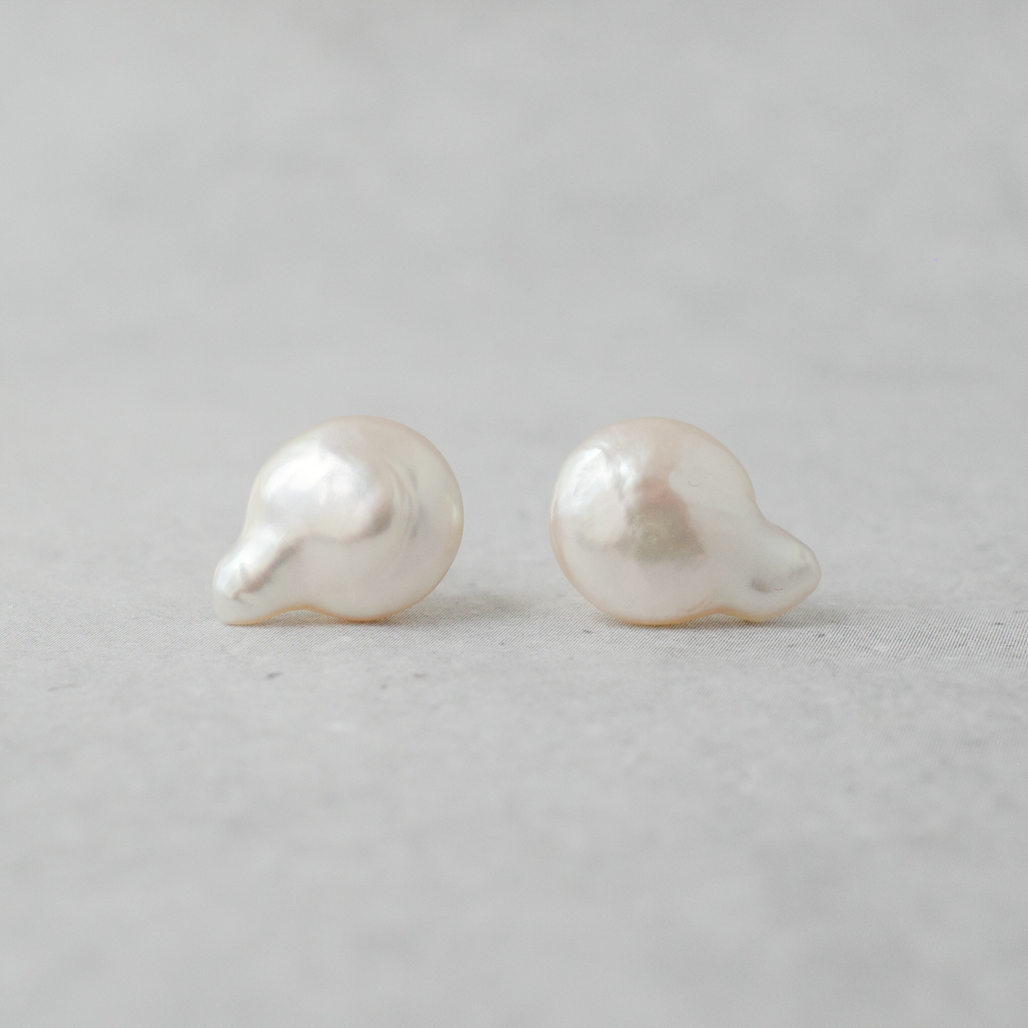 バロック淡水パールのスタッドピアス - 2 / K18YG