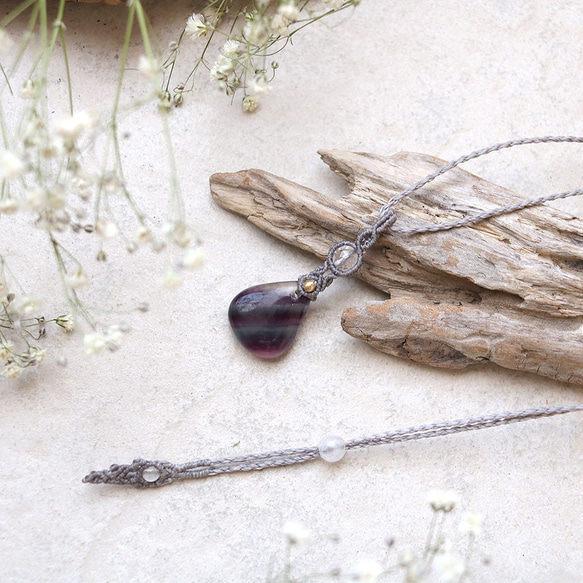 フローライトマクラメネックレスmac445天然石エスニックアジアンエキゾチック金属アレルギーフリーのアクセサリー 1枚目の画像