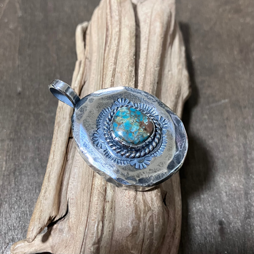 ネイティブアメリカンハンドメイド ペンダントトップ 楽天市場】太陽 ペンダント トップ 矢じり型 S シルバー アメカジ