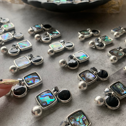 自然の美しさ 幾何学アバロンシェルピアス ピアス（その他） rionao