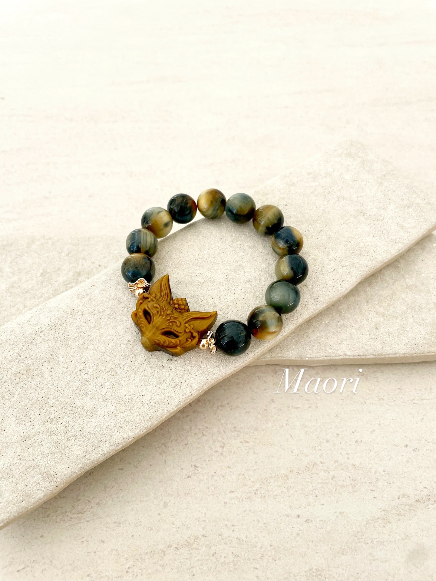 きつねとシルバーゴールドタイガーアイの天然石ブレスレット
