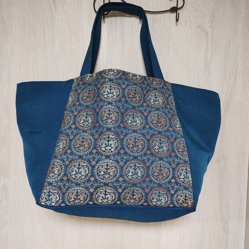 刺繍が美しい帯のバッグ2点セット トートバッグとファスナーバッグ 着物リメイク 刺繍が美しい帯バッグ2点セット トートバッグとファスナーバッグ 着物