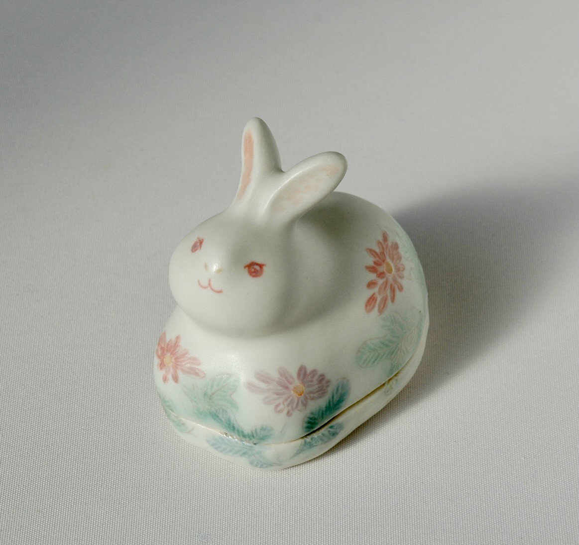 香合　白い花うさぎ