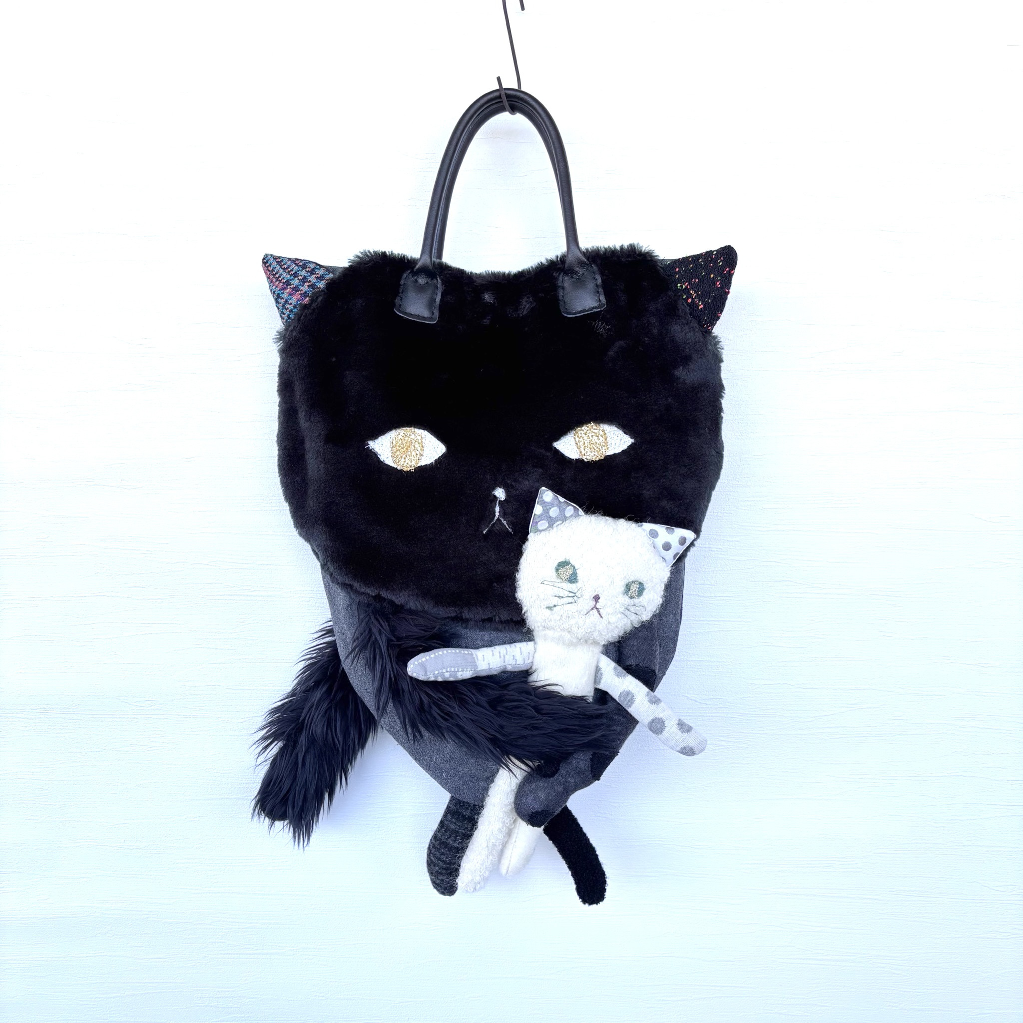 ビッグニャンコの可愛がりバッグ（黒×白）