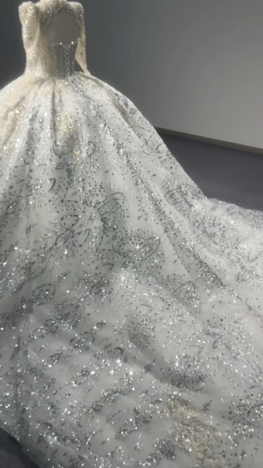 お買い得　シルバー　キラキラスカート　フレア　取り外し可能トップス　トレーンラメ入り　チューブトップ２waysブライダル