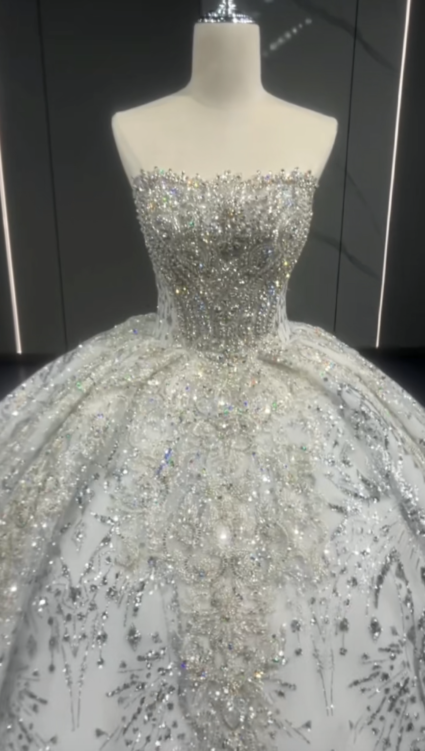 お買い得　シルバー　キラキラスカート　フレア　取り外し可能トップス　トレーンラメ入り　チューブトップ２waysブライダル