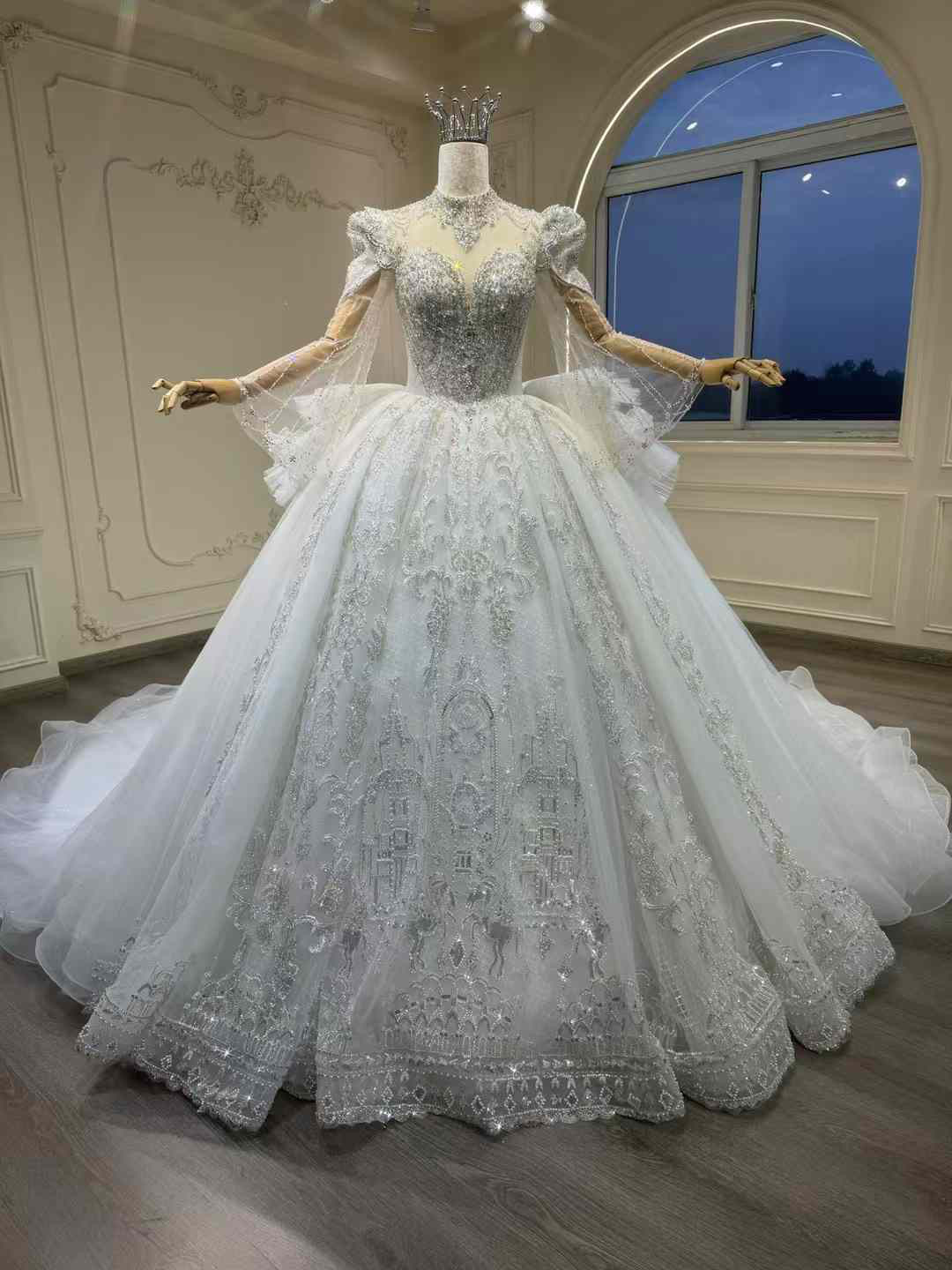 激売れ人気商品！ホルターネック　華やかなトレーン　バックリボン　女王派　長袖　ラッパ袖　サイズオーダー　きらきらビジュー 81,928円