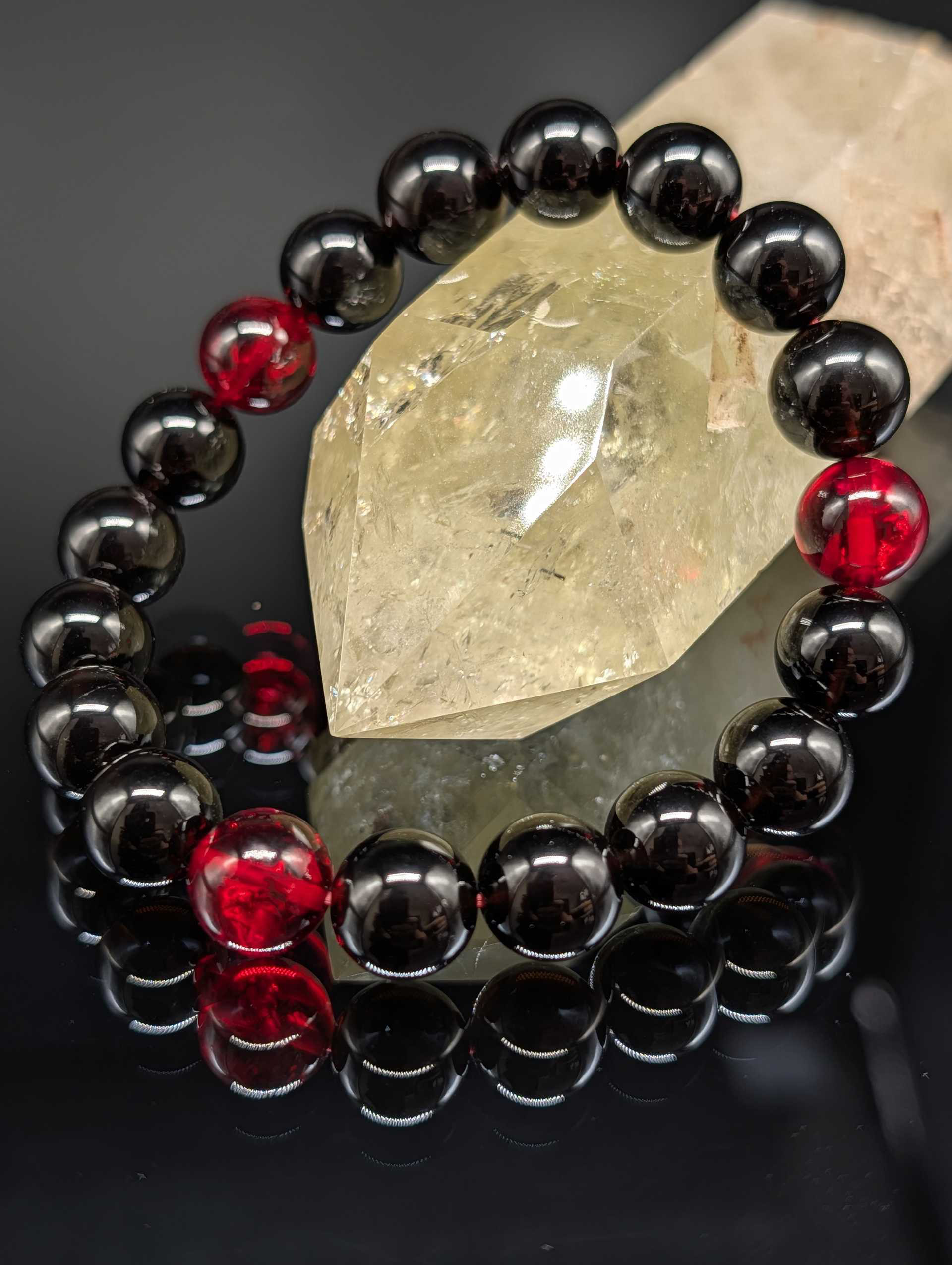 【天然琥珀・金銭運・厄災除け・健康】レッドアンバー(赤琥珀)  モリオン 10mm ブレスレット  高品質