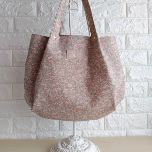 上品な小さなピンクローズ柄 ふんわりタックトートバッグ／軽量・Dカン