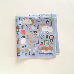 猫と読書 猫ヒゲの手刺繍入りハンカチ プチギフトや誕生日祝いに