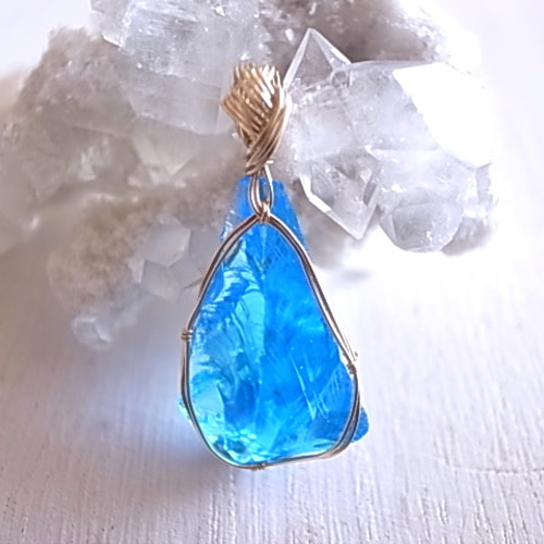 アンダラクリスタル エレクトリックブルー ペンダントトップ 14kgf