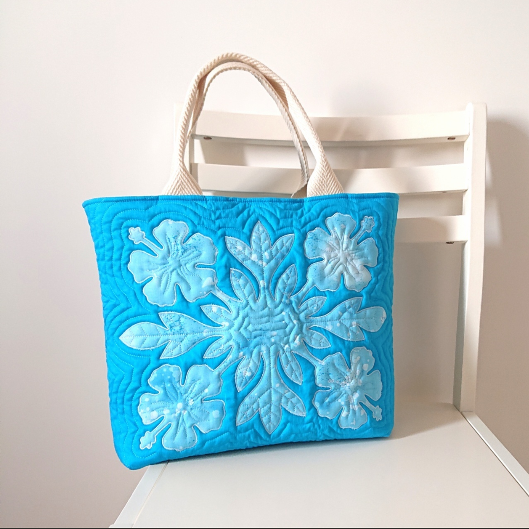 ハイビスカスのハワイアンキルトバッグ/マザーズバッグ（ターコイズブルー）