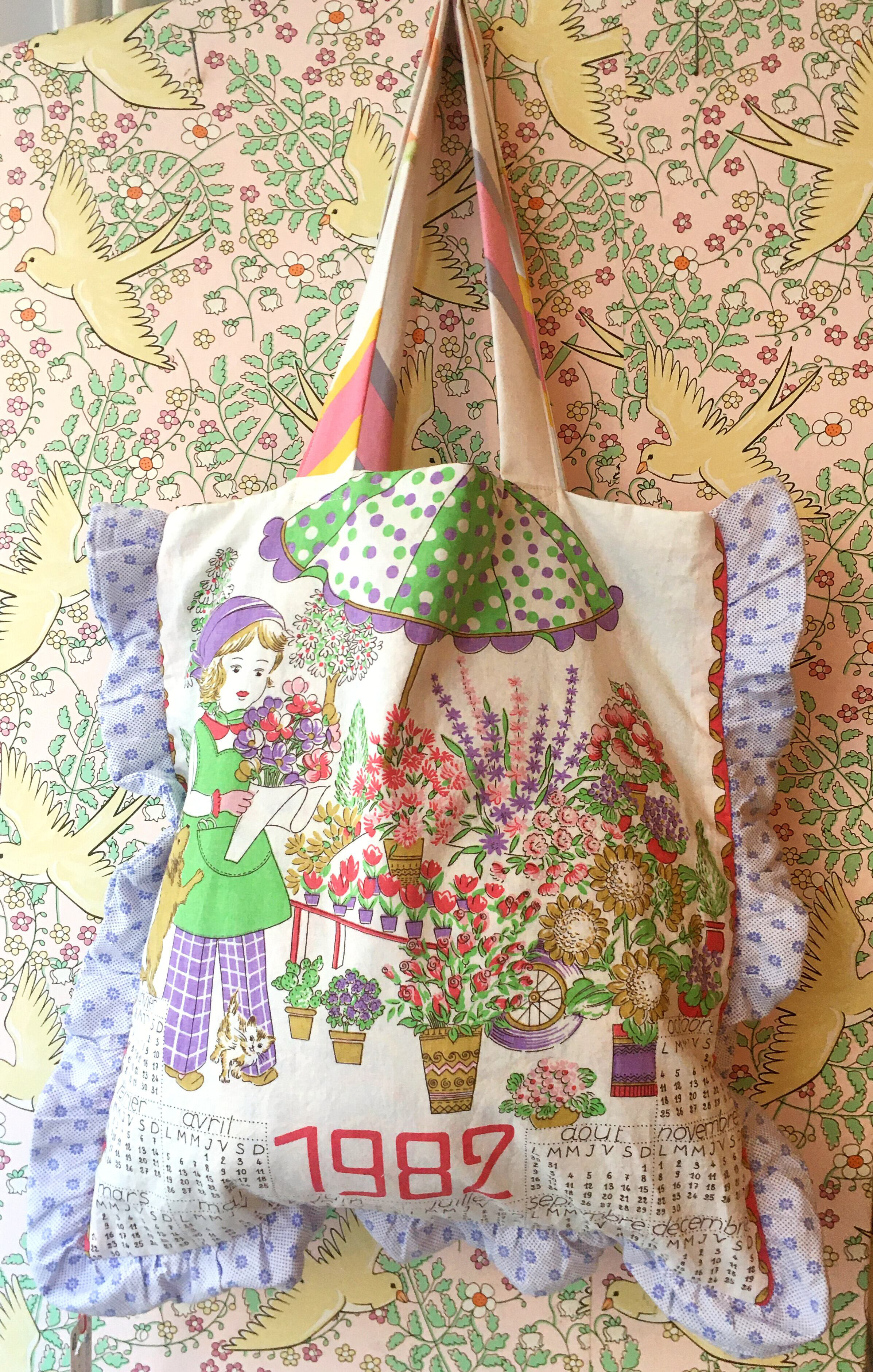 1982年カレンダーティータオル フリル付きupcyclingトートバッグ フランス製