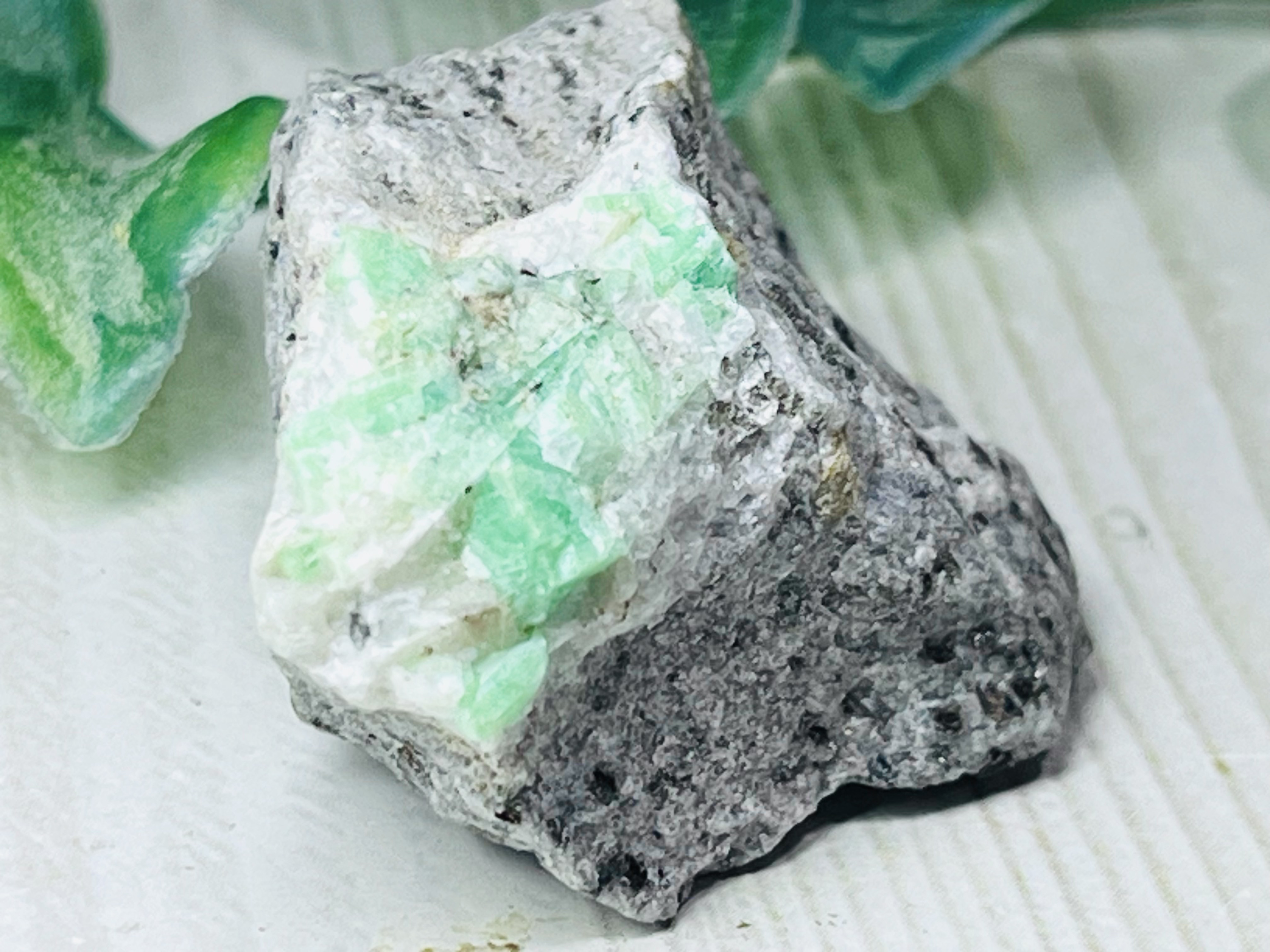 浮気封じ✦ エメラルド　キラキラ バイオタイト共生　原石