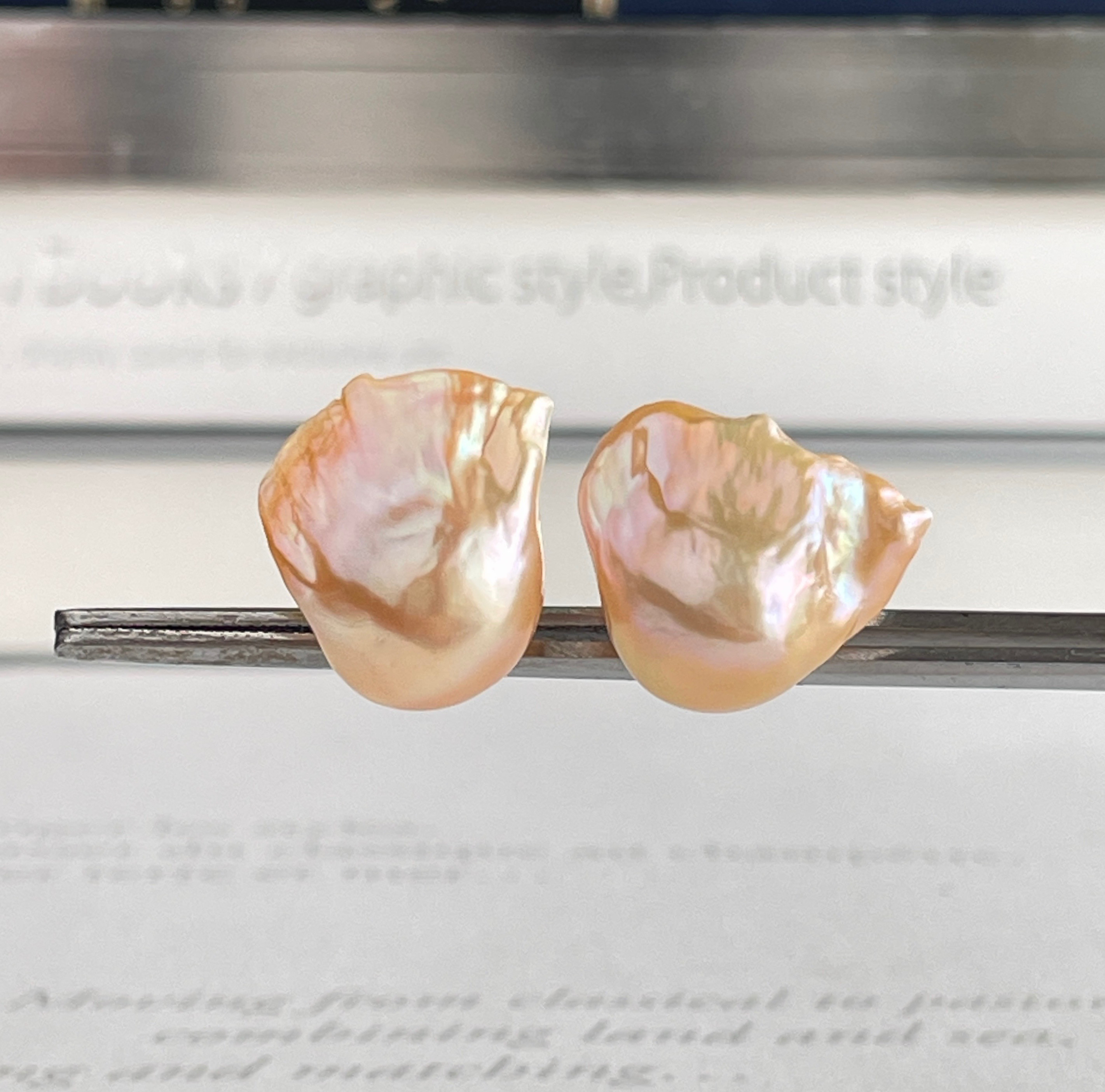 オイスター バロックパール ヒラヒラが可愛い　ピンクオレンジの スタッドピアス  K14gf