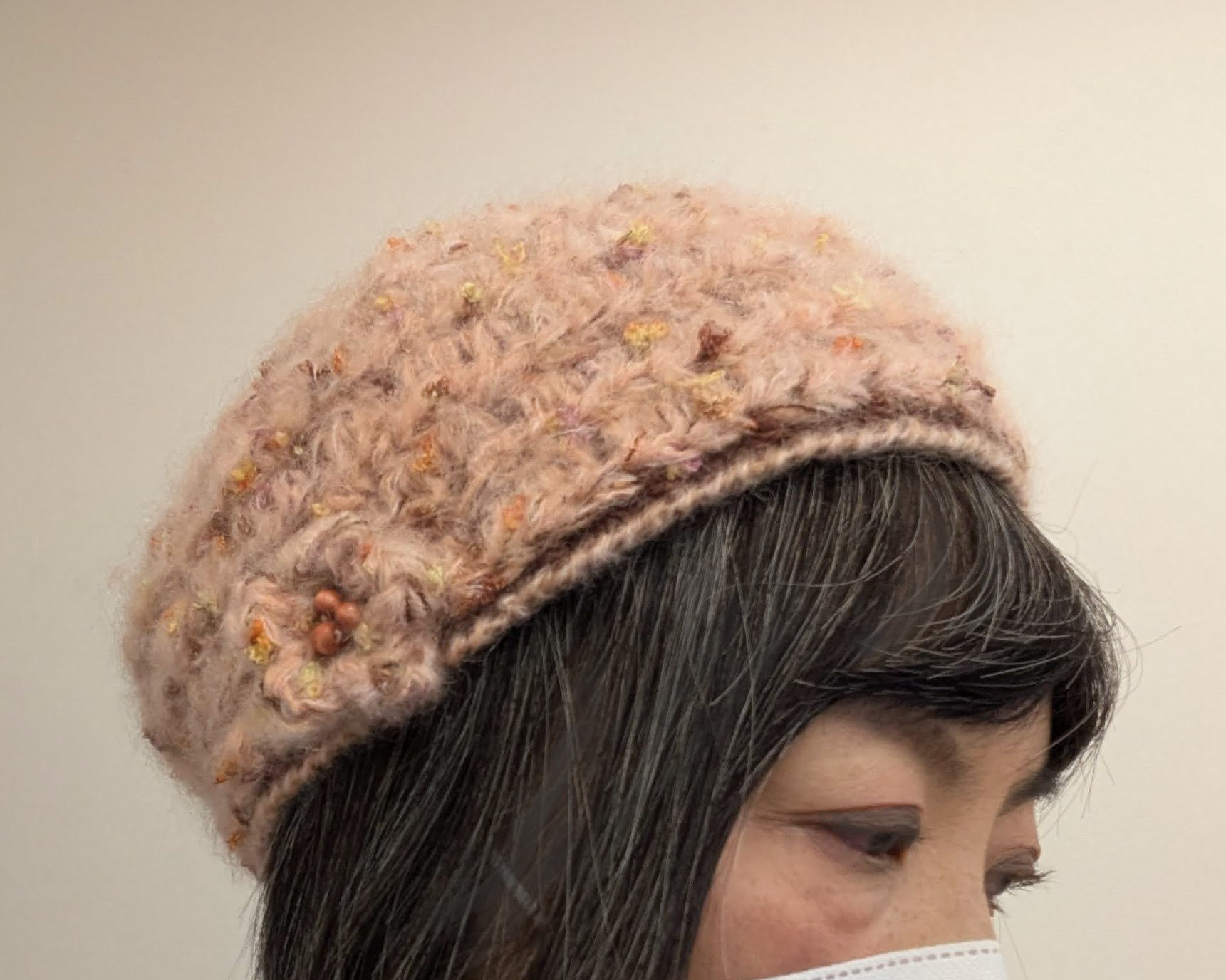 ふんわりモヘアとファンシーヤーンの帽子（ピンクベージュ）