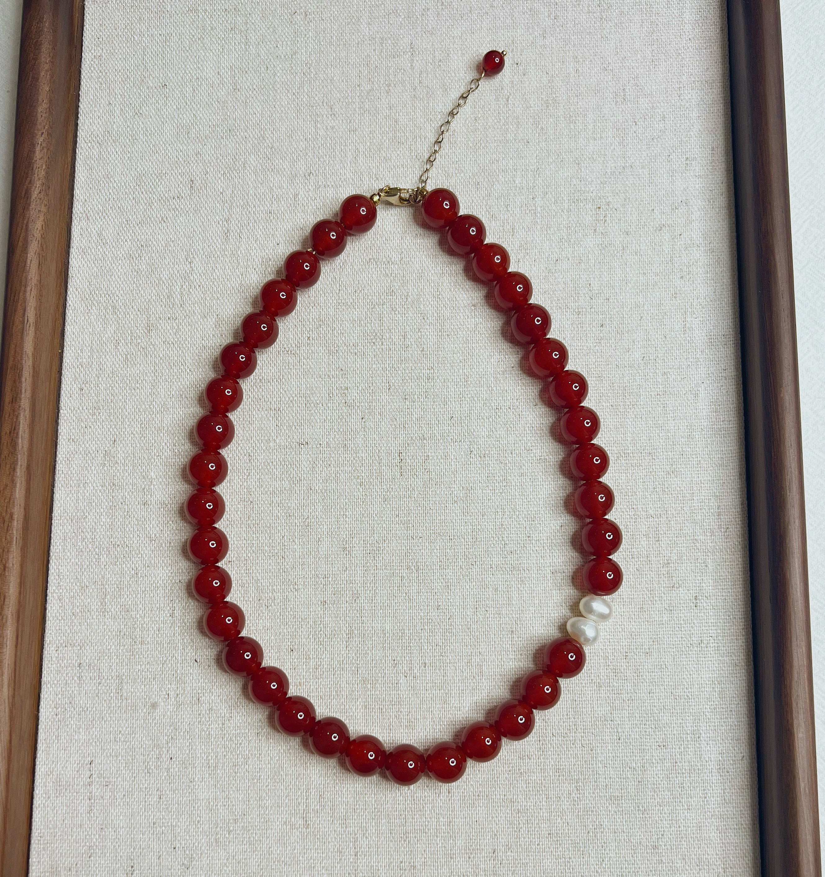 Luz レッドアゲート（赤瑪瑙）ネックレス｜10mm天然石×淡水パール｜K18ゴールド + シルバー925｜北欧ミニマル