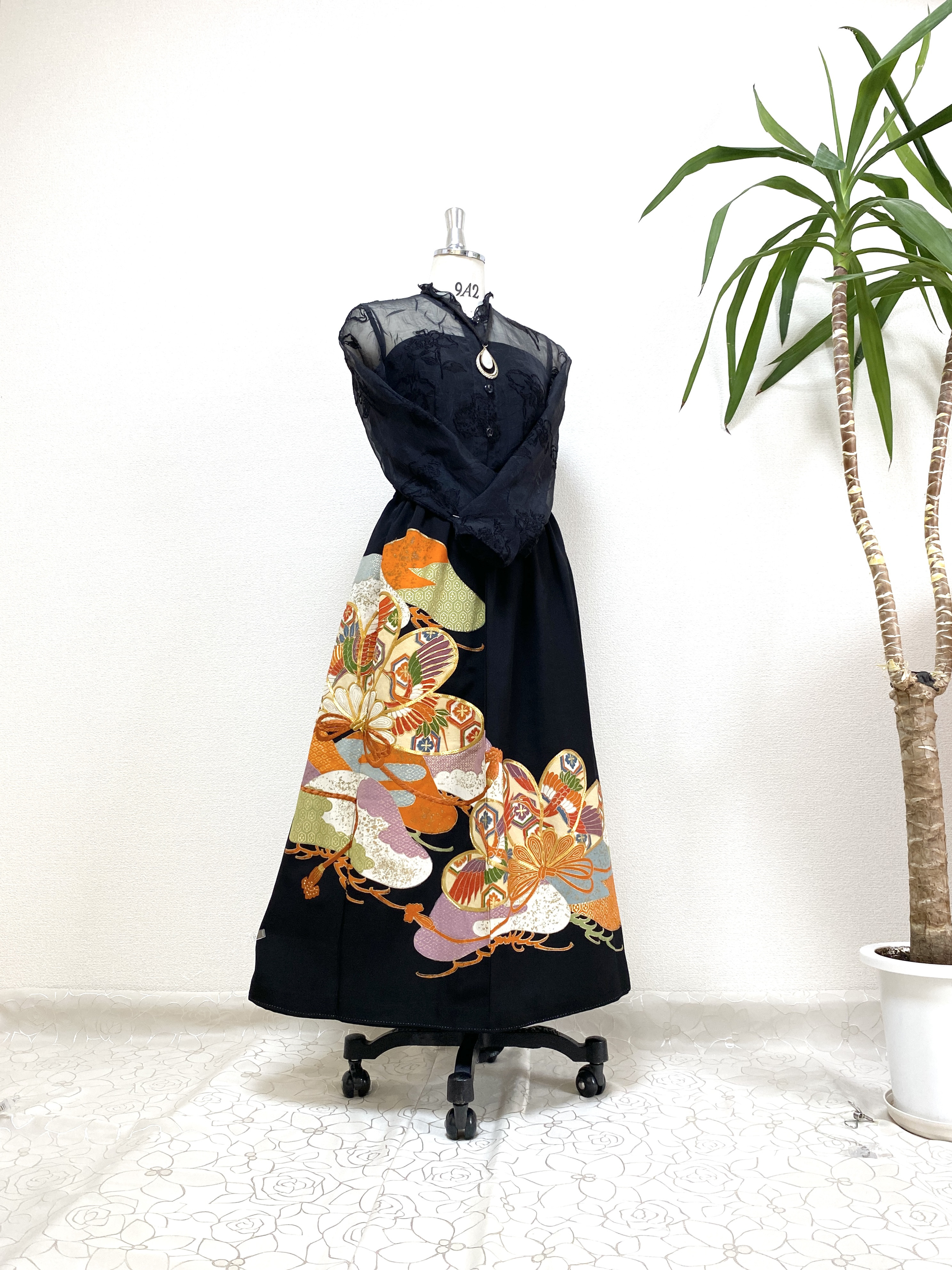 大人可愛いセレブ着物スカートフリーサイズ黒留袖着物リメイクウエストゴムロングスカート送料込みハンドメイドNO.6118