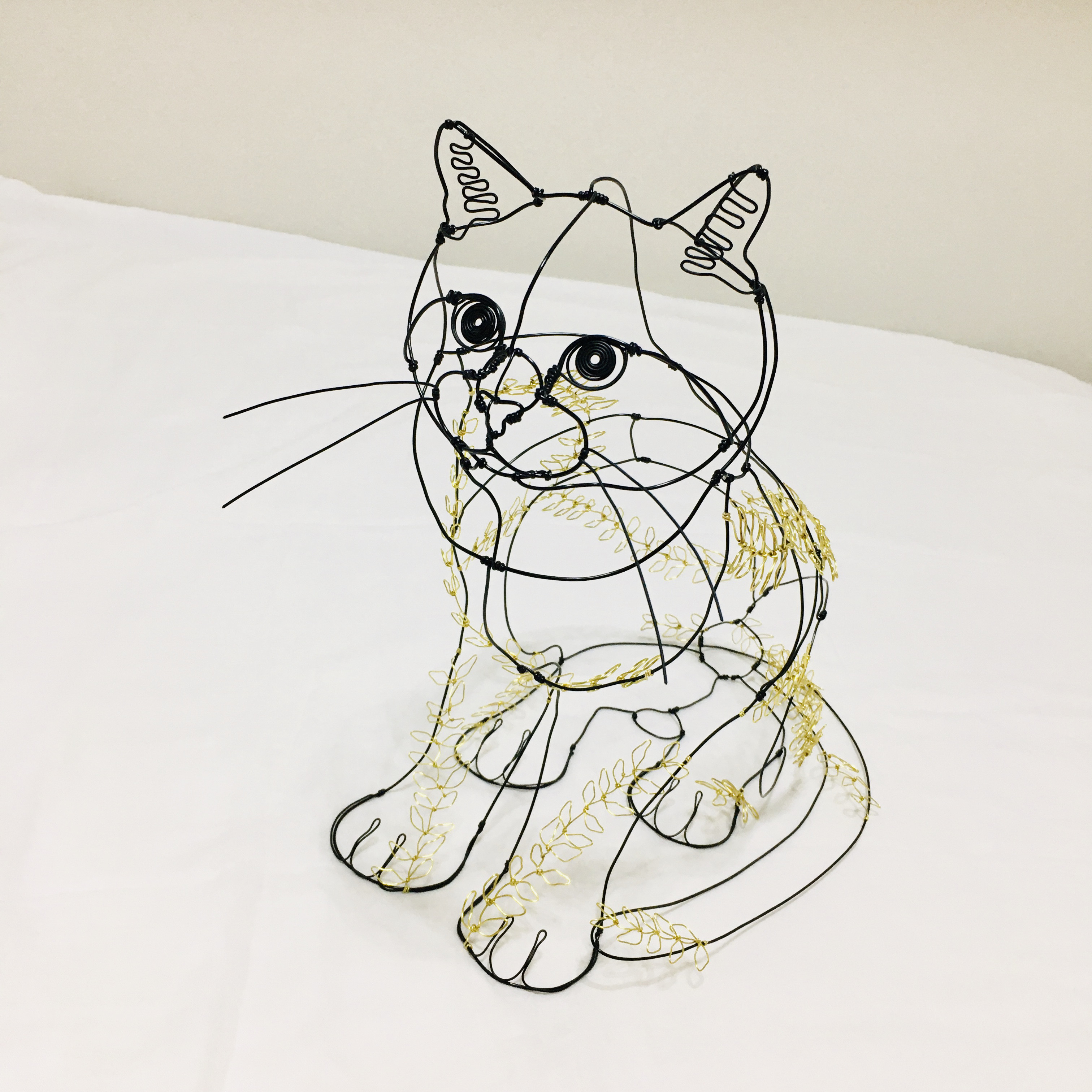 ワイヤーアート  ワイヤーオブジェ　真鍮葉っぱのねこ