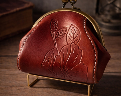 本革 がま口コインケース｜牡丹の手彫り｜紅色｜カード収納可 小銭入れ