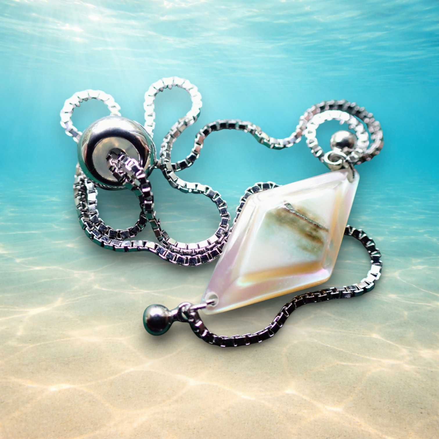 夜光貝の静かな輝き ブレスレット｜沖縄の海を映す一点物アクセサリー｜フリーサイズ