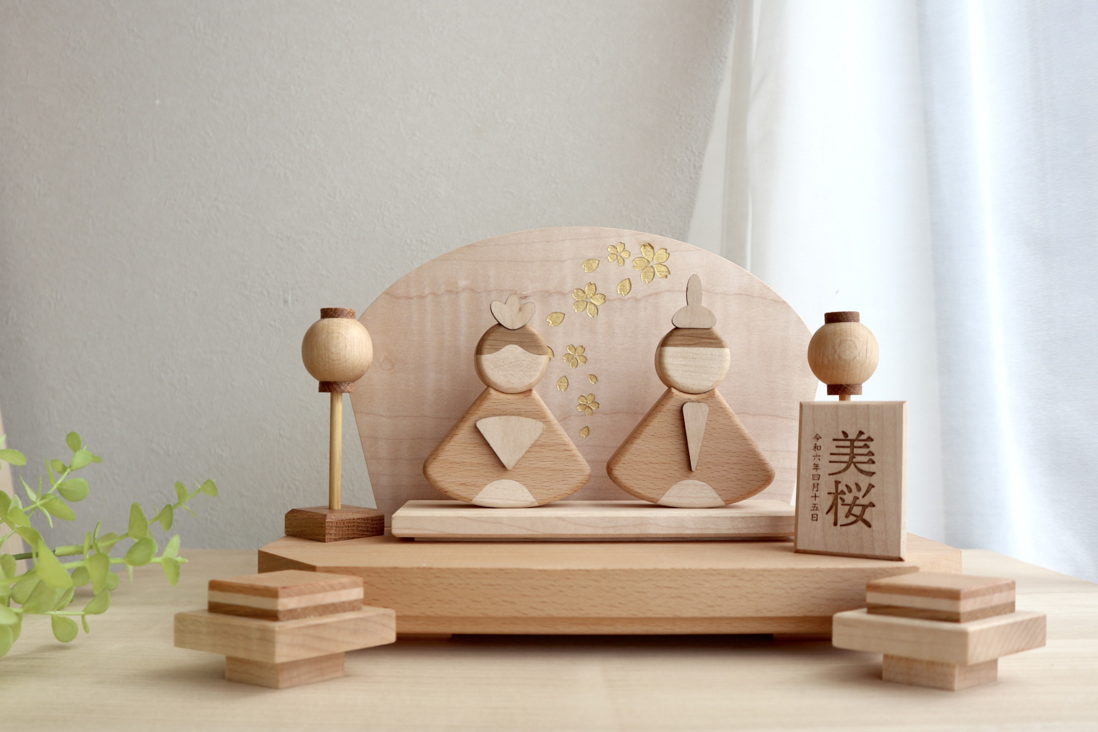 【26年新作】白雅雛｜桐箱入り 木製一段ひな人形