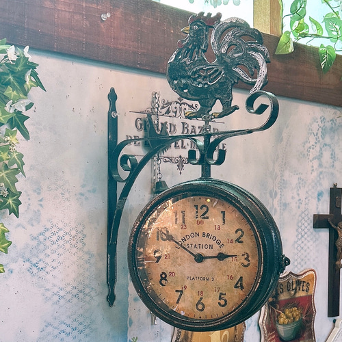 おしゃれな壁掛け時計 アンティーク 風見鶏top 両面時計 シャビー