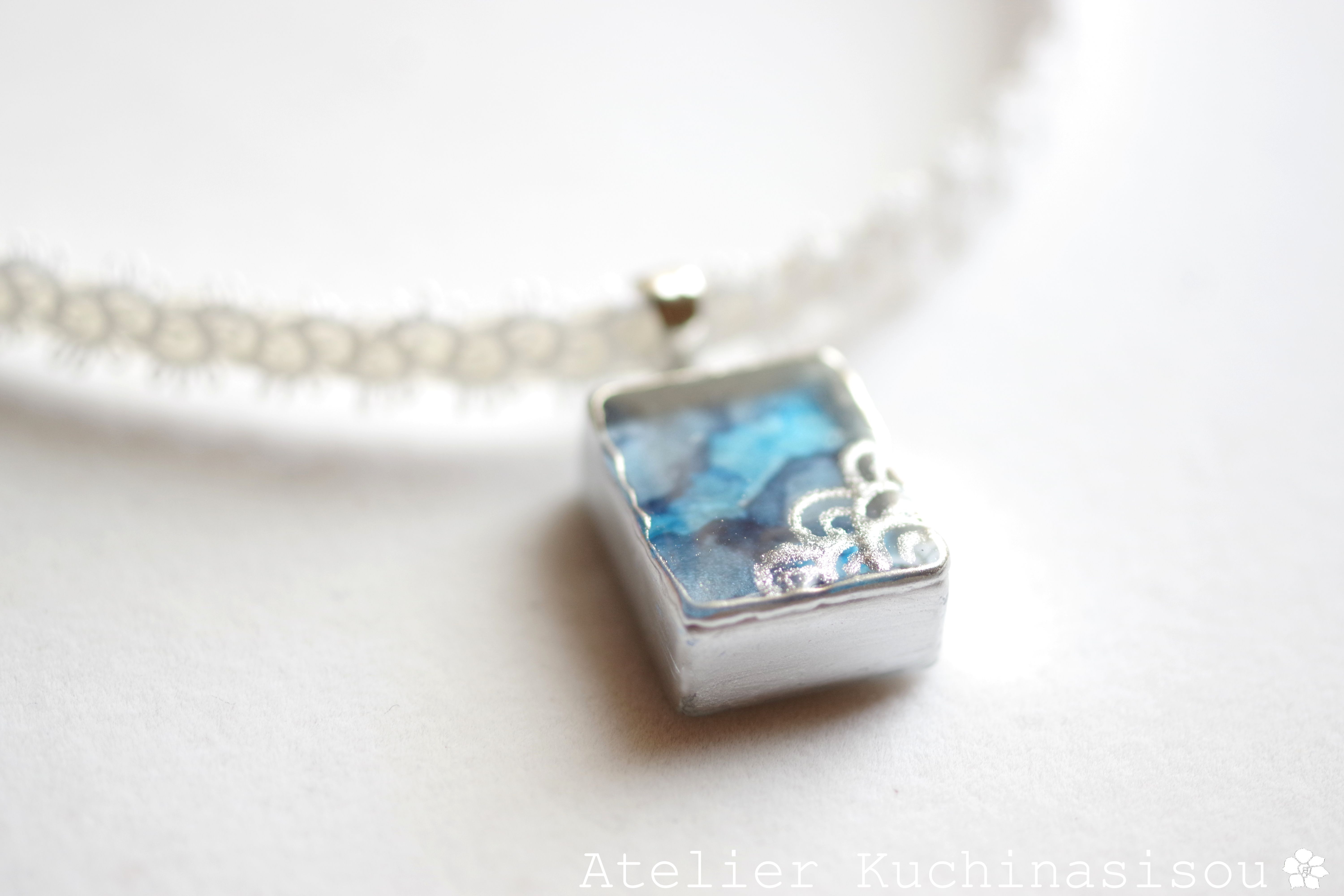 【受注製作】レジンアート　長方形モチーフとタティングレースとサテンリボンのチョーカー〈深夜の旅〉