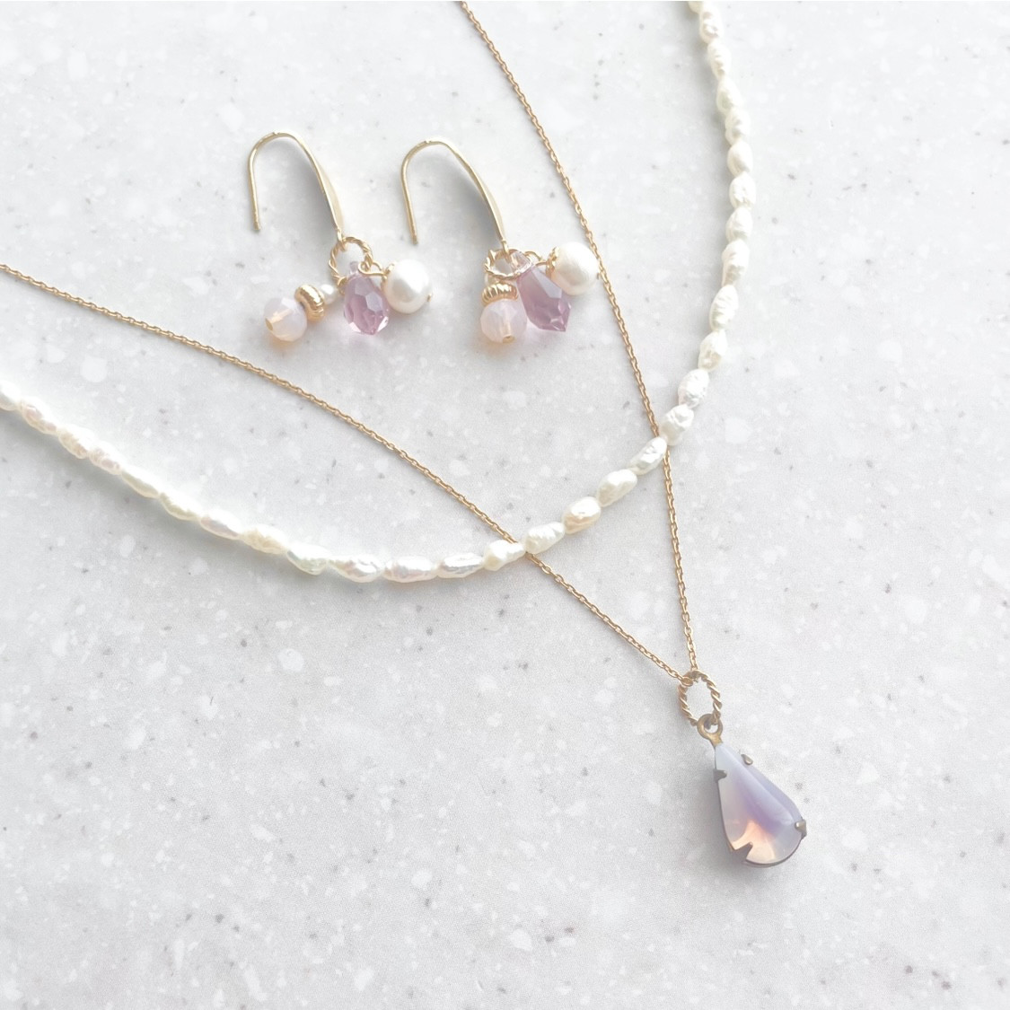 ★春限定・セット割★ 淡水パール×ドイツ製さくら色ヴィンテージガラス華奢ネックレス＆淡水パールピアス【３点セット】