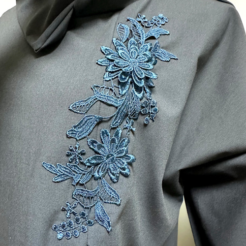 振袖　着物リメイク　ドレス　レース袖　ブルーに花　和柄　ハンドメイド　ワンピース 振袖 着物リメイク ドレス 和柄 ワンピース 濃紺×流水や桜や牡丹