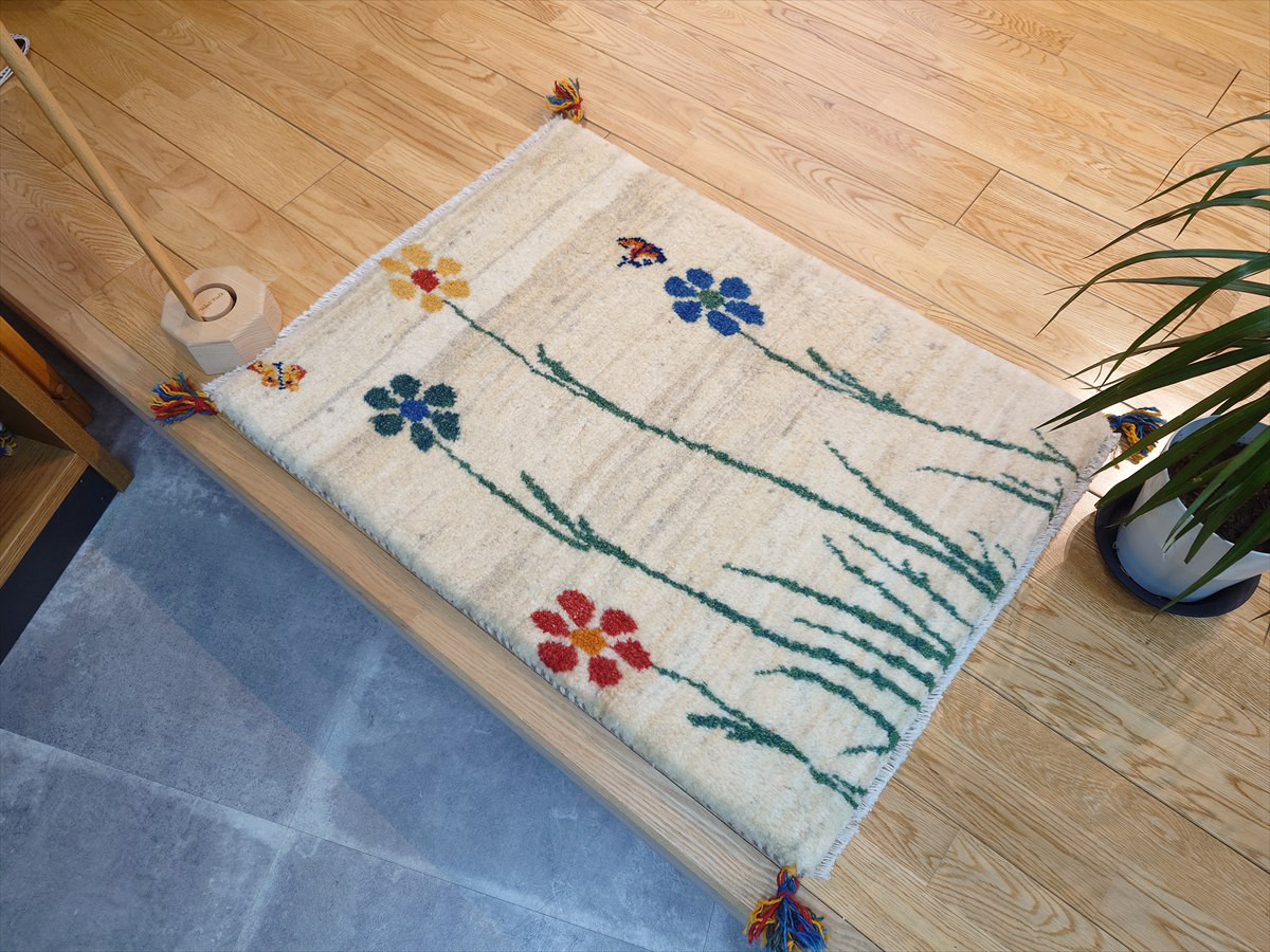 ペルシャ ギャッベ　玄関マット　ラグ　87x63cm　ベージュ　グレー　花と蝶　RJ14189