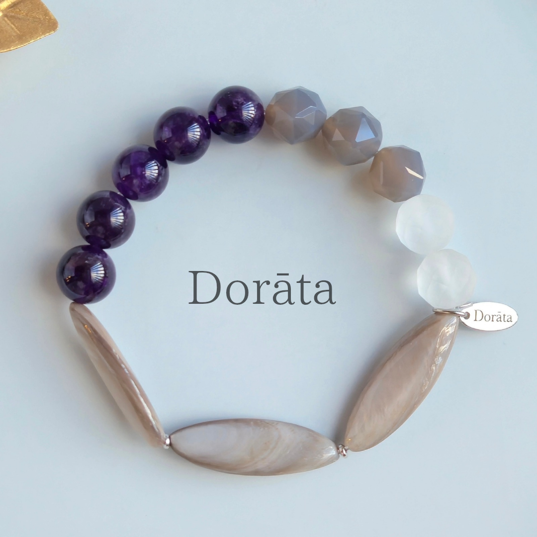【再販】⭐アメジスト⭐グレーオニキス⭐フロストクォーツ⭐グレージュカラーシェルのエレガントなブレスレット