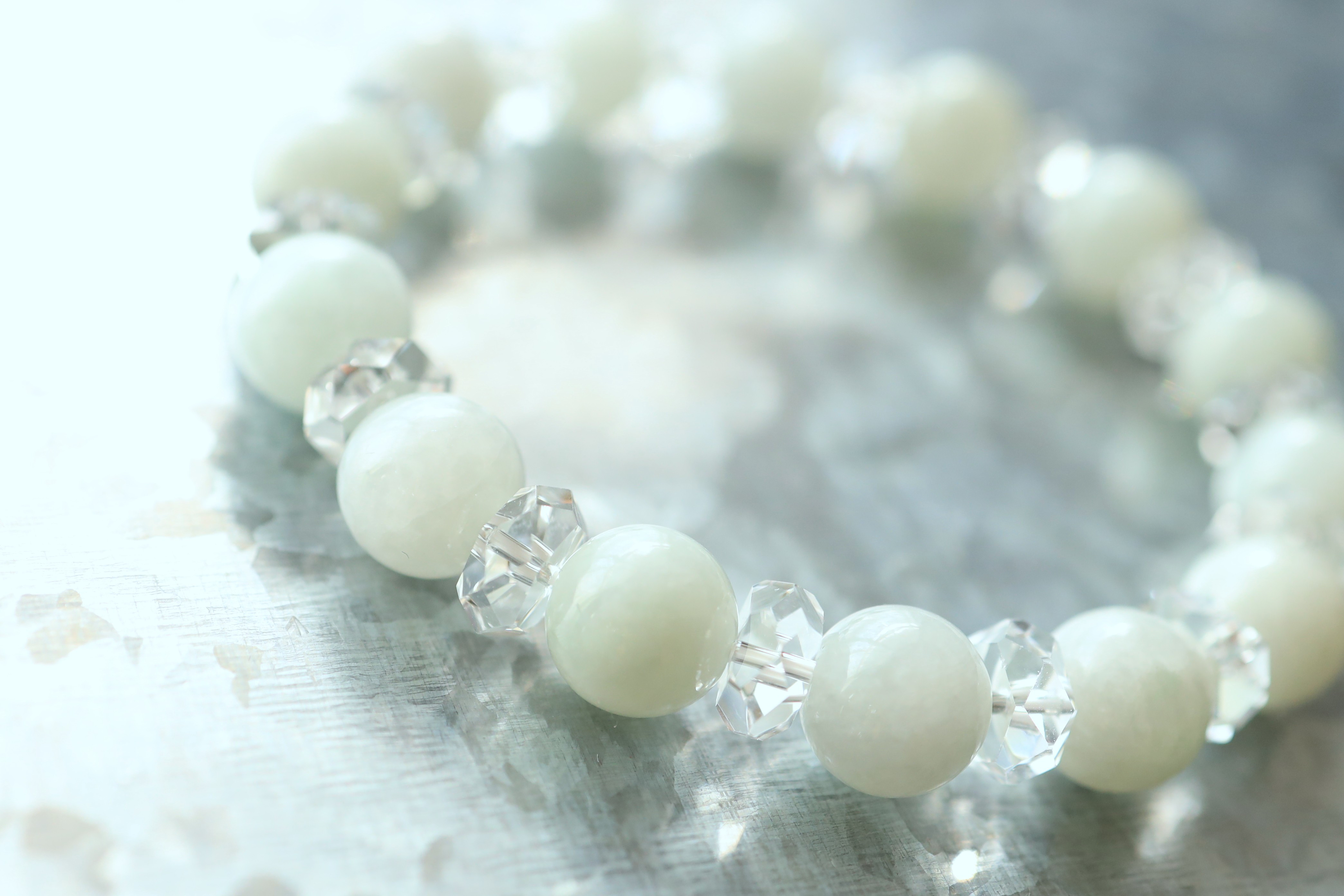 …☆高貴な麗しさを持つ秘色（ヒソク）の翡翠：10ミリ（カラーチェンジ有り）＆水晶☆…☆天然石ブレスレット☆… 6,776円