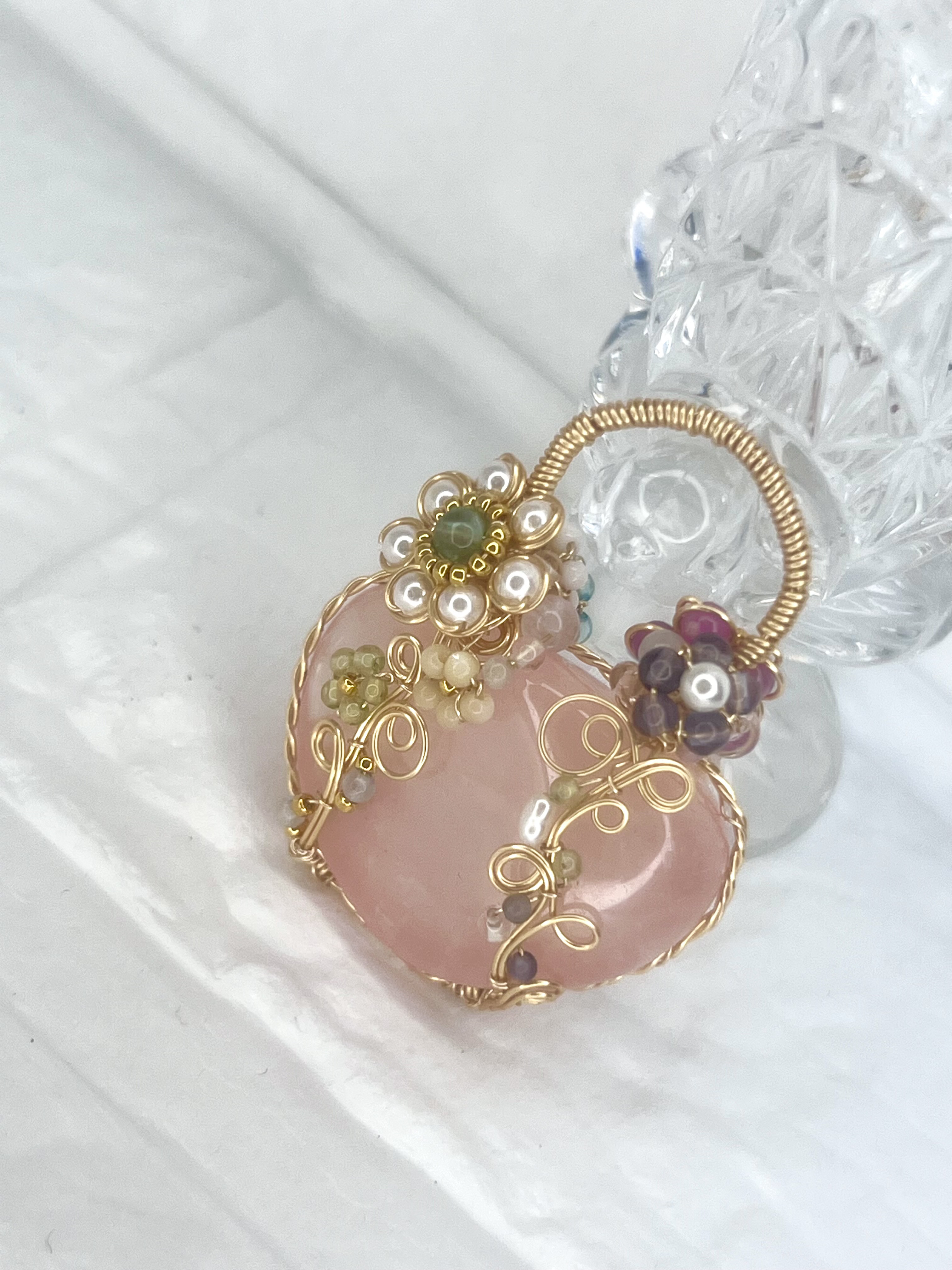 ローズクオーツの小さなバック ― ときめきを詰め込んで