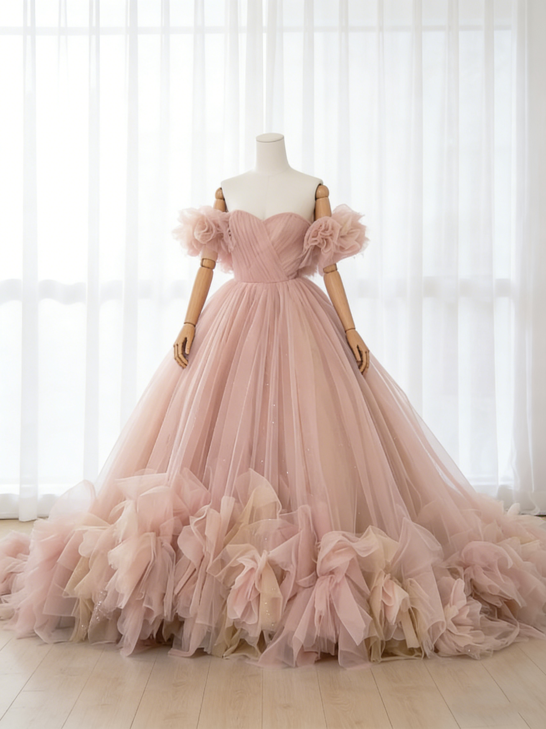 送料無料！カラードレス コーラルピンク フリル袖 華やかなトレーン ラッフルフリル キラキラドレス 結婚式/披露宴