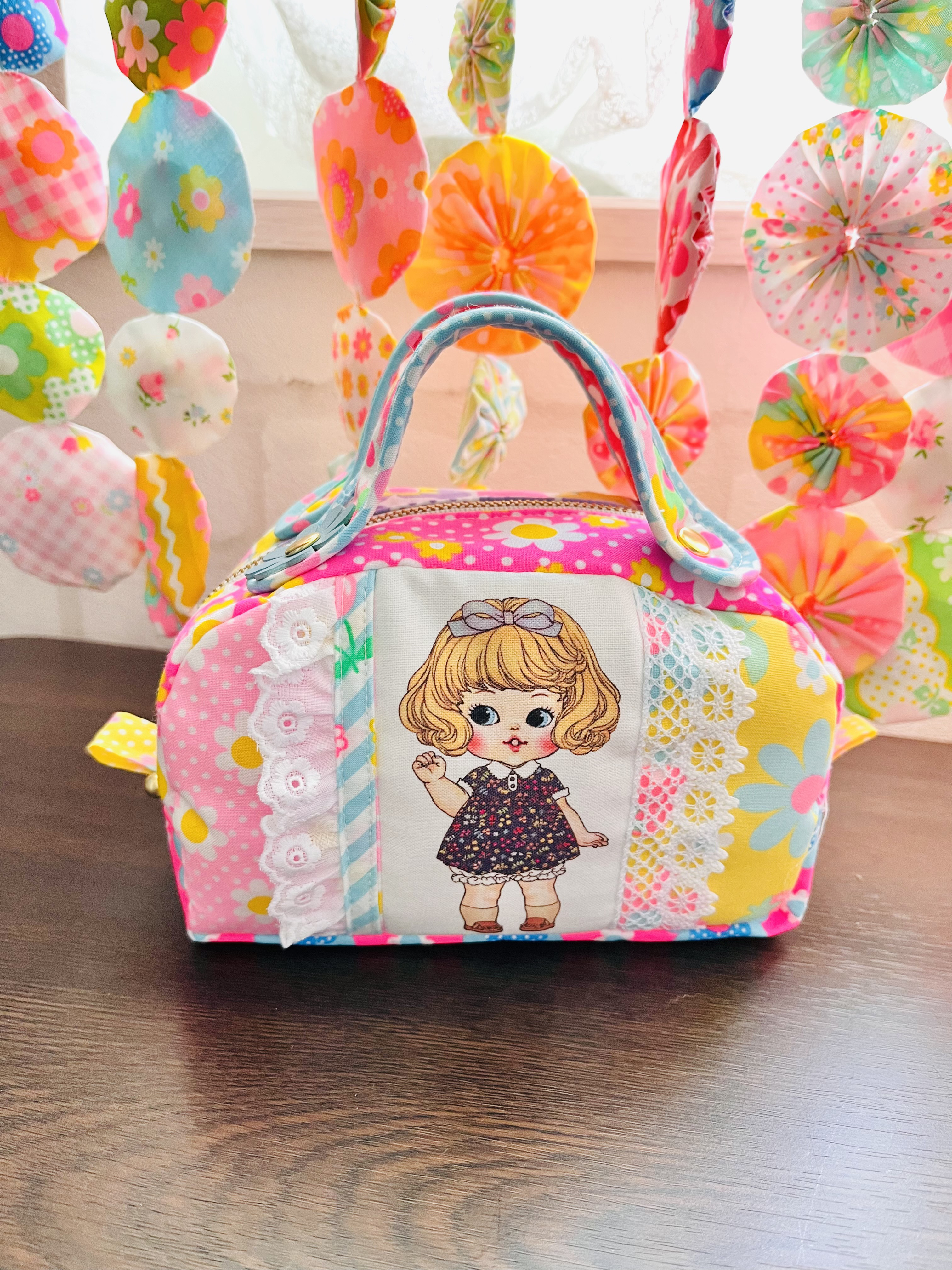 「可愛い女の子」のミニボストンバッグ