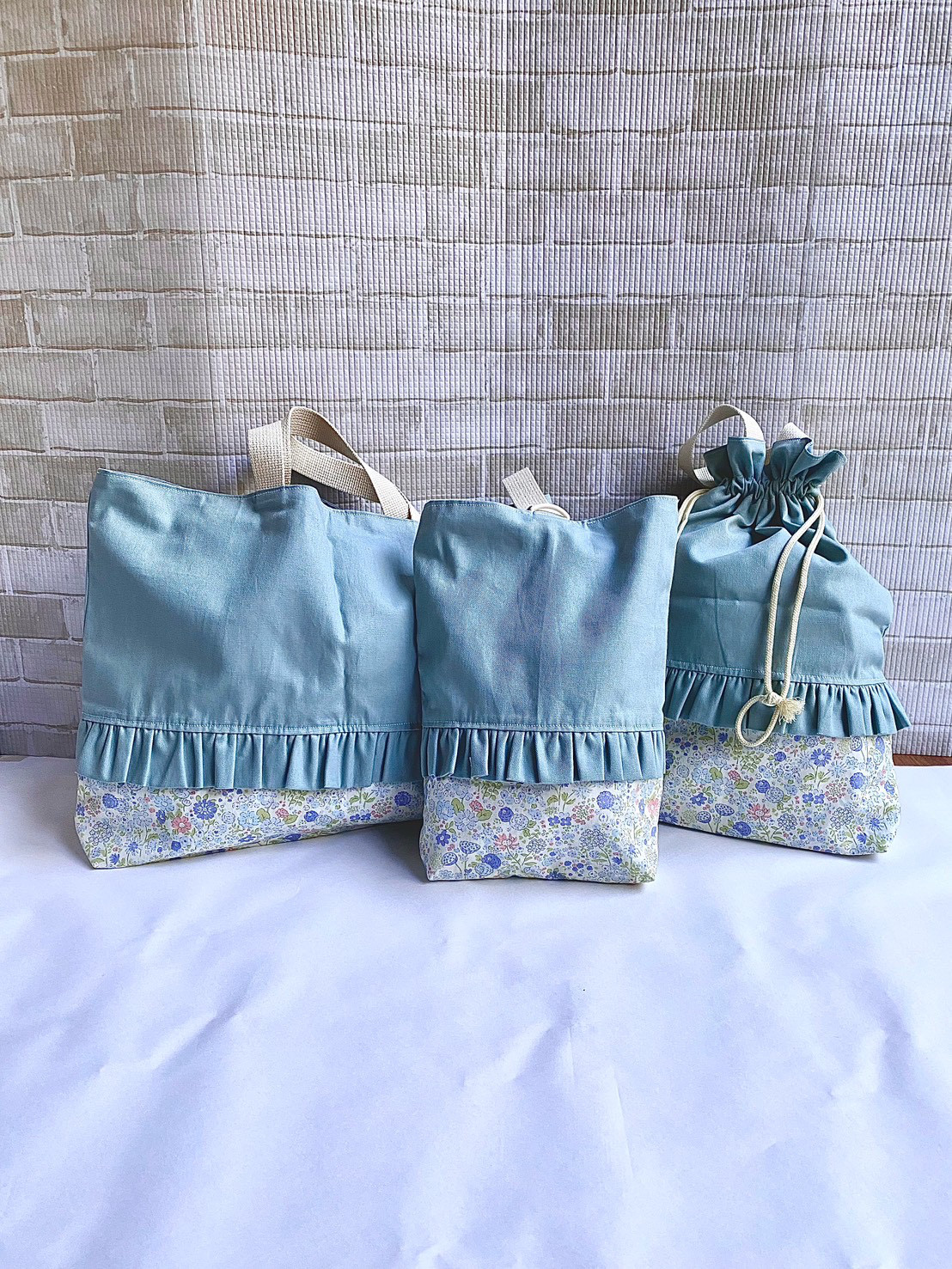 【送料無料】入園入学2026  3点セット〔くすみブルー×花柄〕レッスンバッグ　シューズケース　体操服袋　2段切り替え