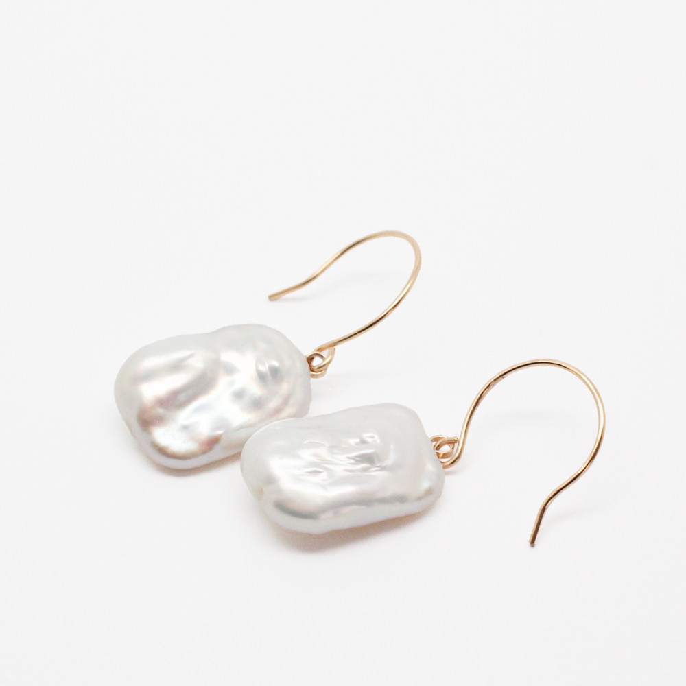 【淡水パール】一粒で成立する、バロックパールピアス　K14GF　P1703