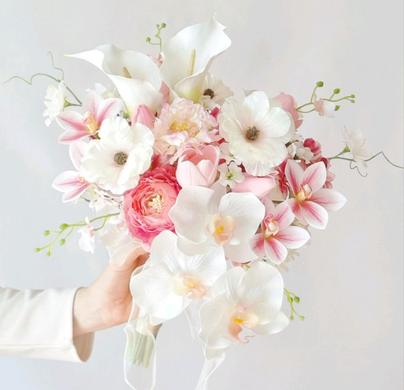 春❀ホワイトカラーリリーと胡蝶蘭のウェディングブーケ&ブートニア❀アーティフィシャルフラワーブーケ❀ピンクチューリップ❀