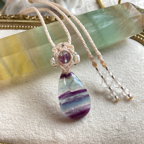 虹入り⭐︎レインボーフローライト（ミニサイズ） マクラメネックレス