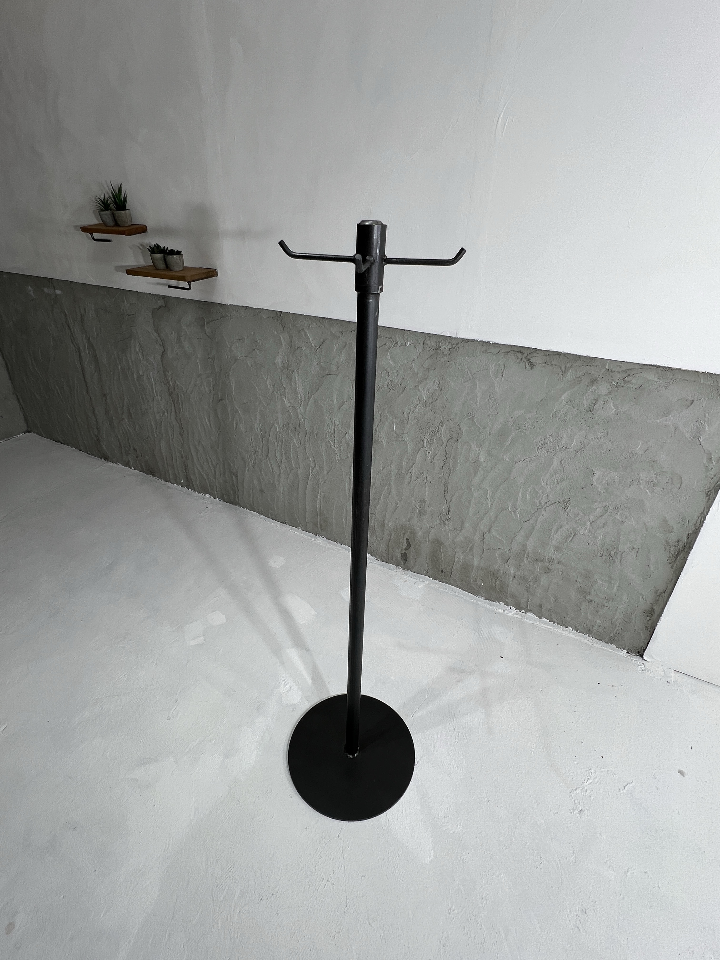 アイアンの回転スタンド｜バッグ・帽子・服の一時置き