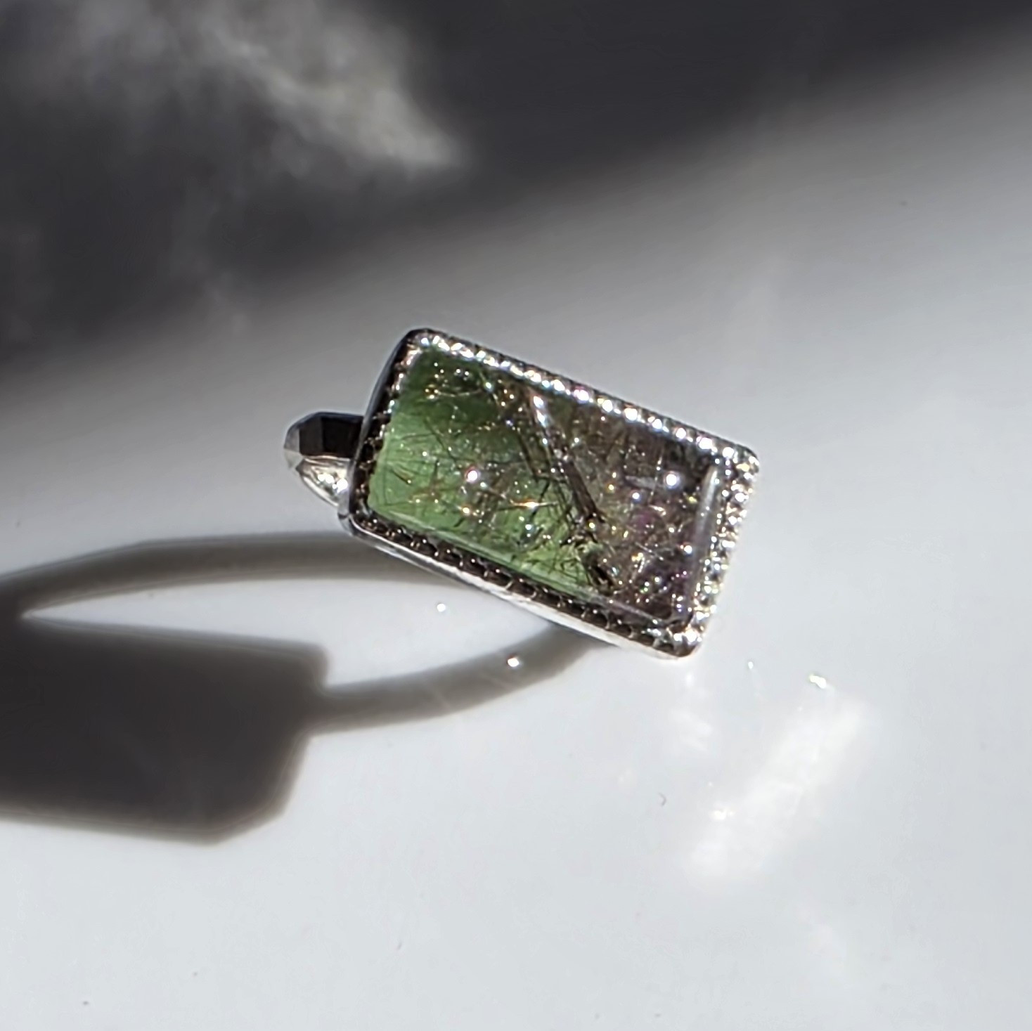 ルチルクォーツ　×　ルビーインゾイサイト　ダブレット石　LSQカボ　ミル留め　シルバーSV925リング