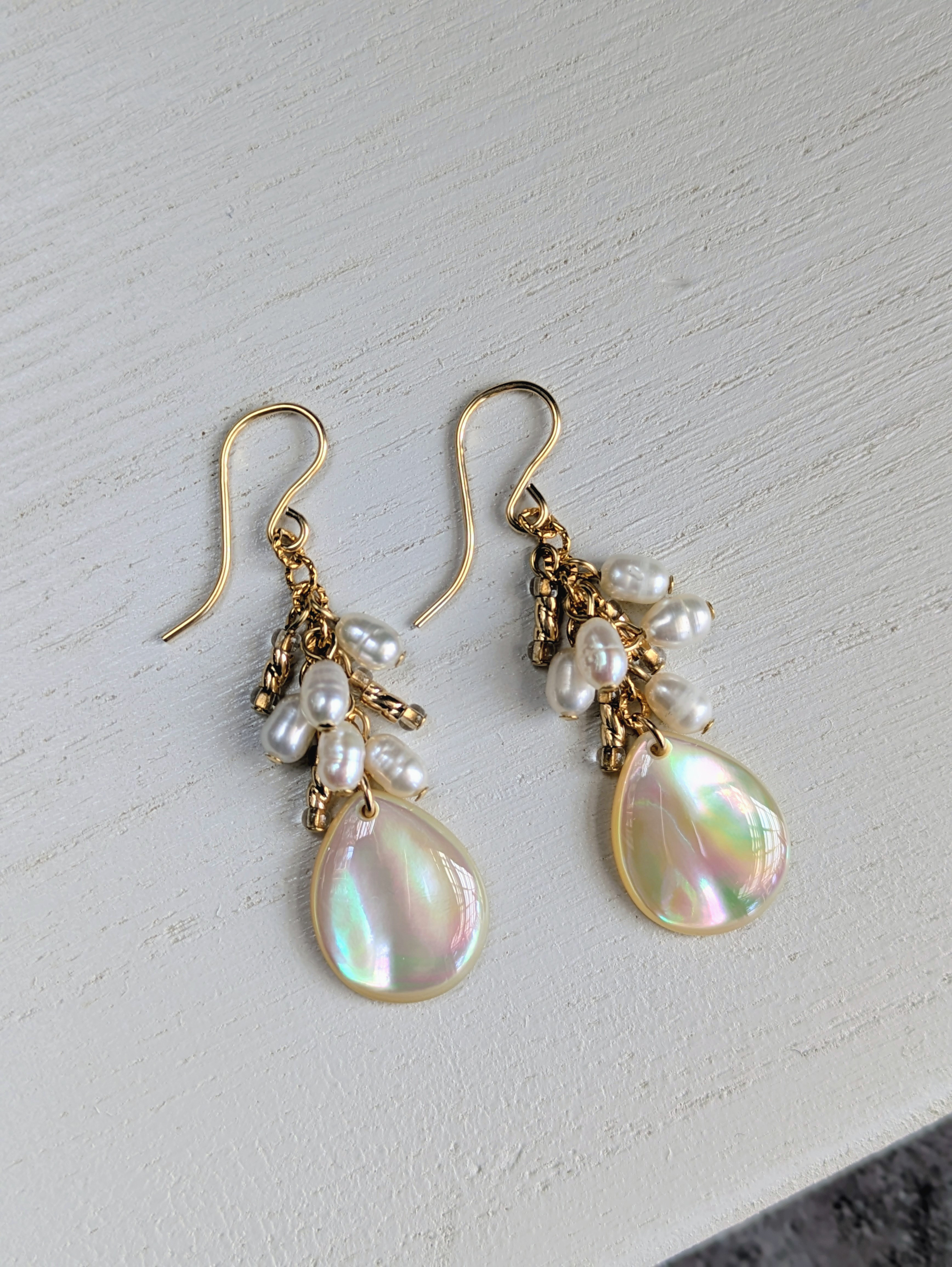 夜光貝 ✫*°＊·°　たっぷり淡水パールと夜光貝パールのピアス