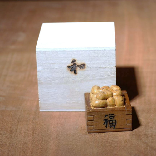 時代提物 木彫根付 【分福茶釜】横幅約5.2cm 重さ12 g◇縁起物◇可愛い☆ 木彫刻 根付「福豆」 黄楊 木彫り 節分 豆 キーホルダー ストラップ