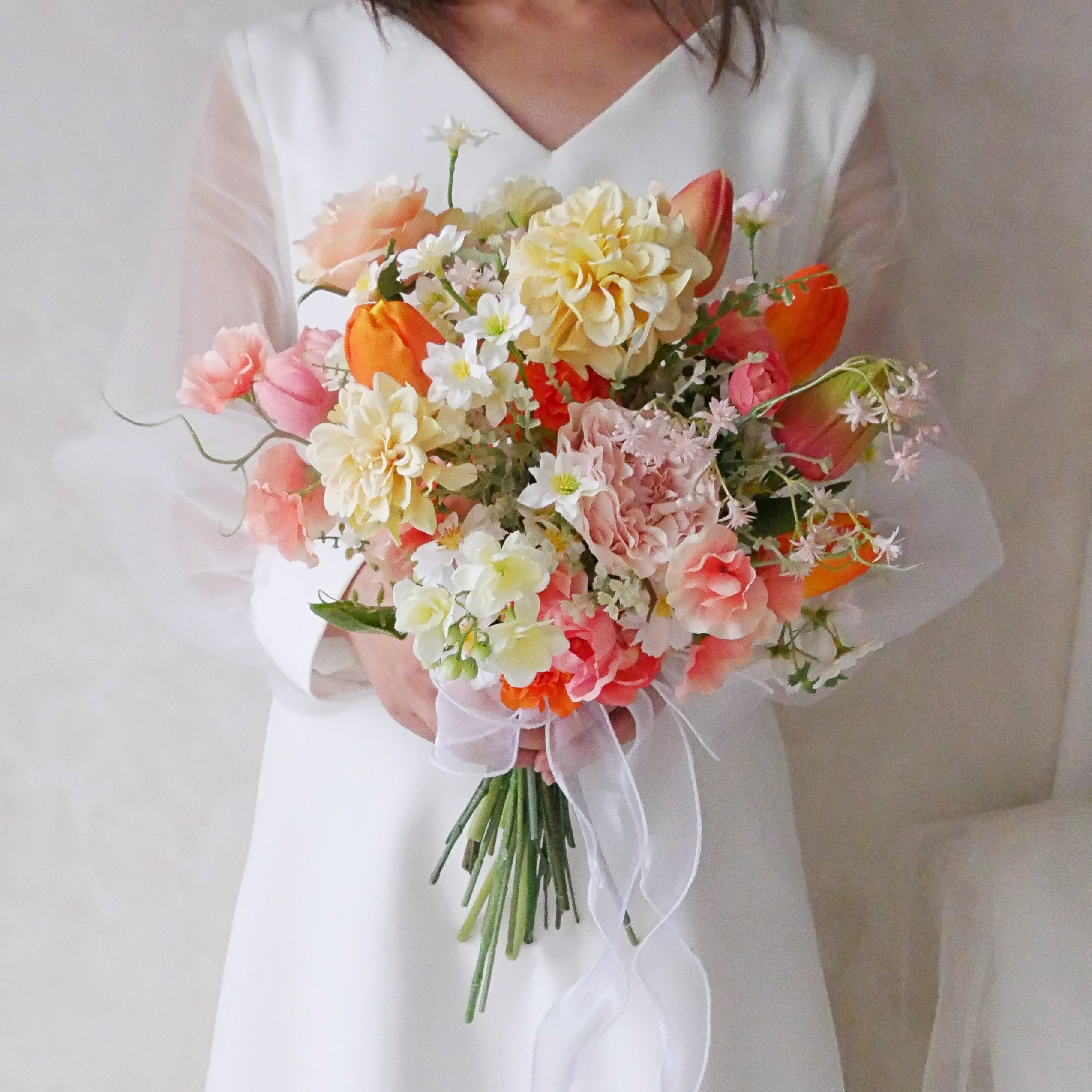 チューリップとスイートピーのクラッチブーケ｜造花のウェディングブーケ｜オレンジ×ニュアンスピンクのやさしい春色